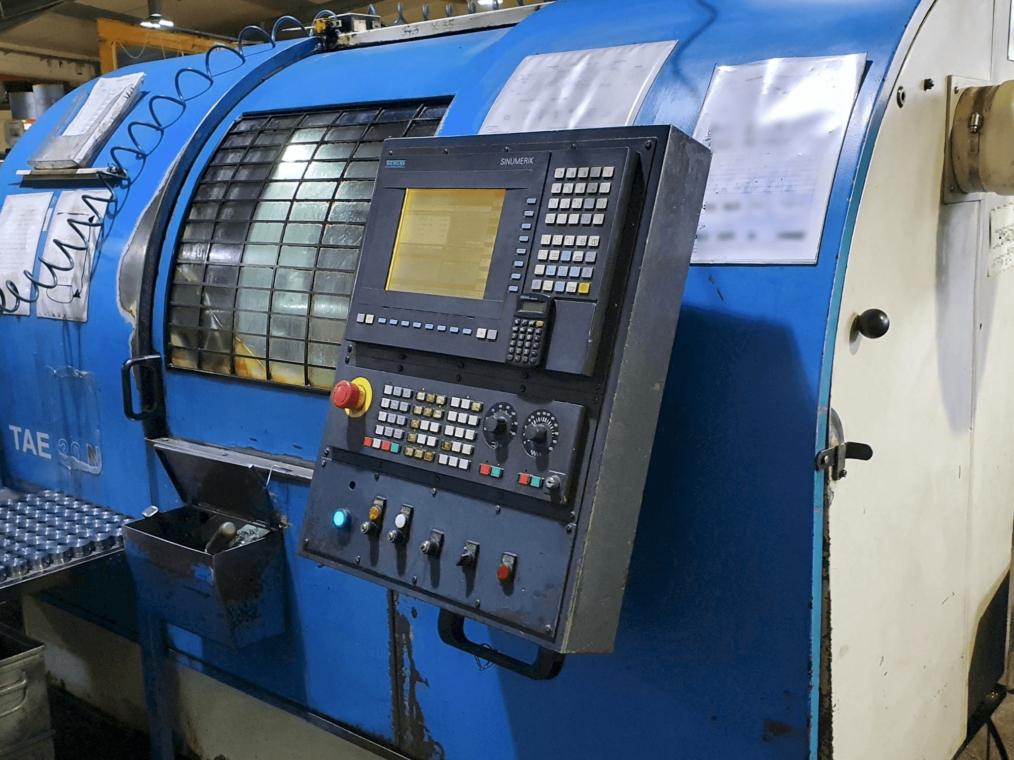 Vista frontal de la máquina AFM TAE-30N