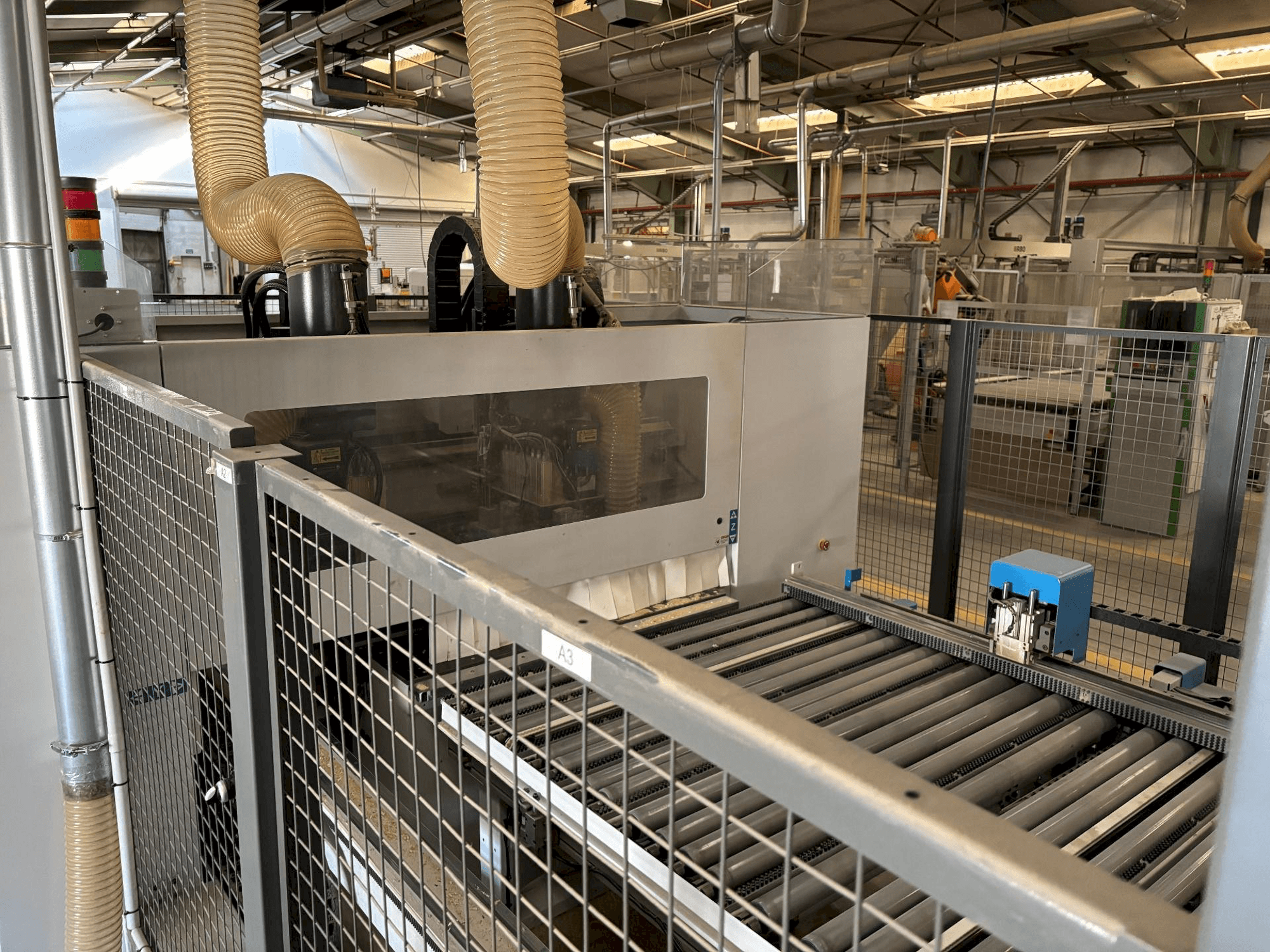 Vista frontal de la máquina MASTERWOOD MASTERDRILL TF 600 SA