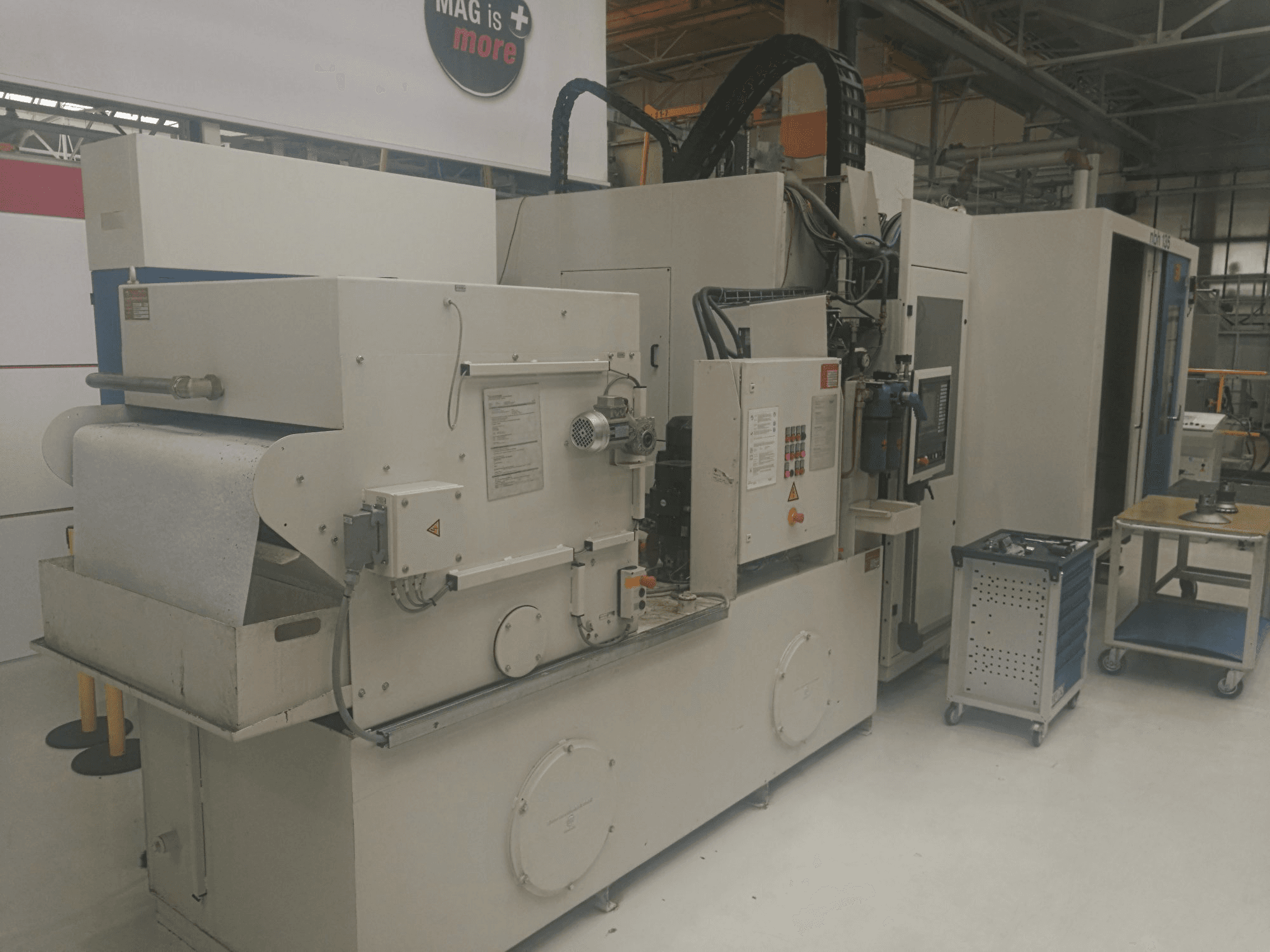 Vista izquierda de la máquina Hueller Hille NBH 135