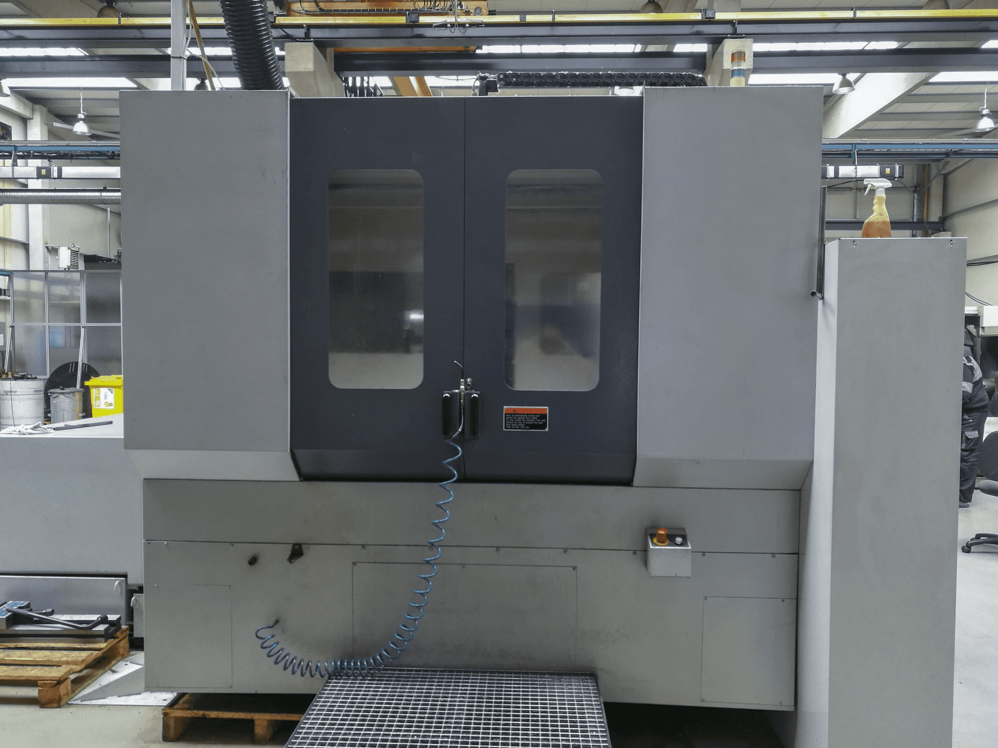 Vista frontal de la máquina MORI SEIKI MH-633