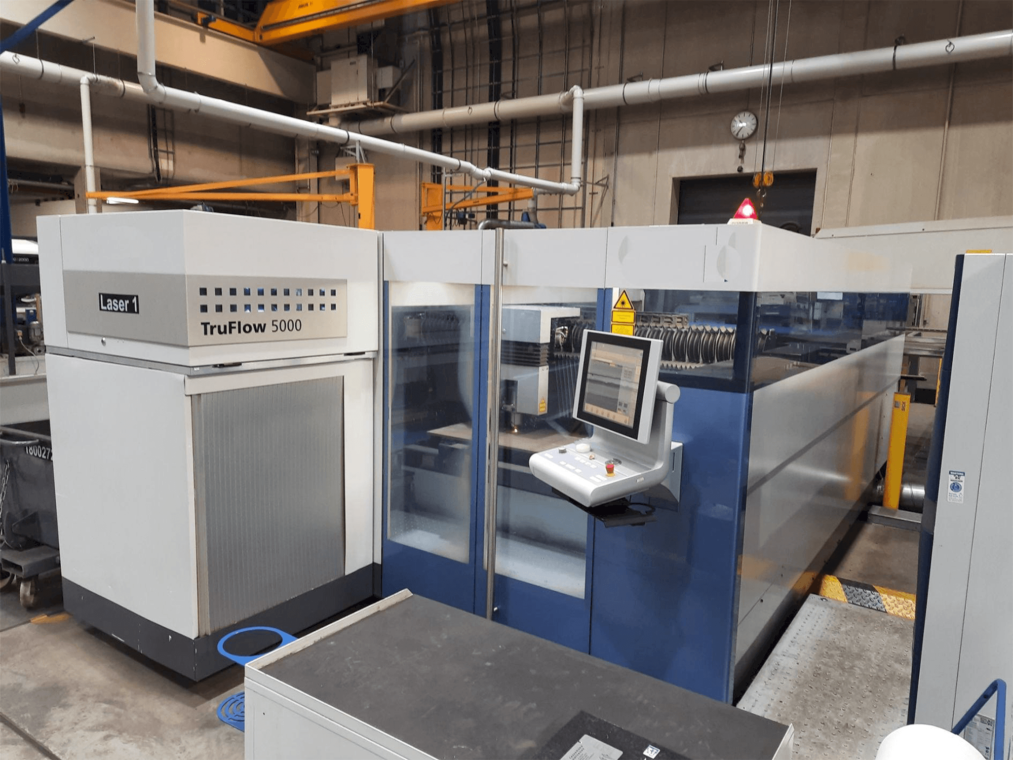 Vista frontal de la máquina Trumpf L 3030 with Liftmaster