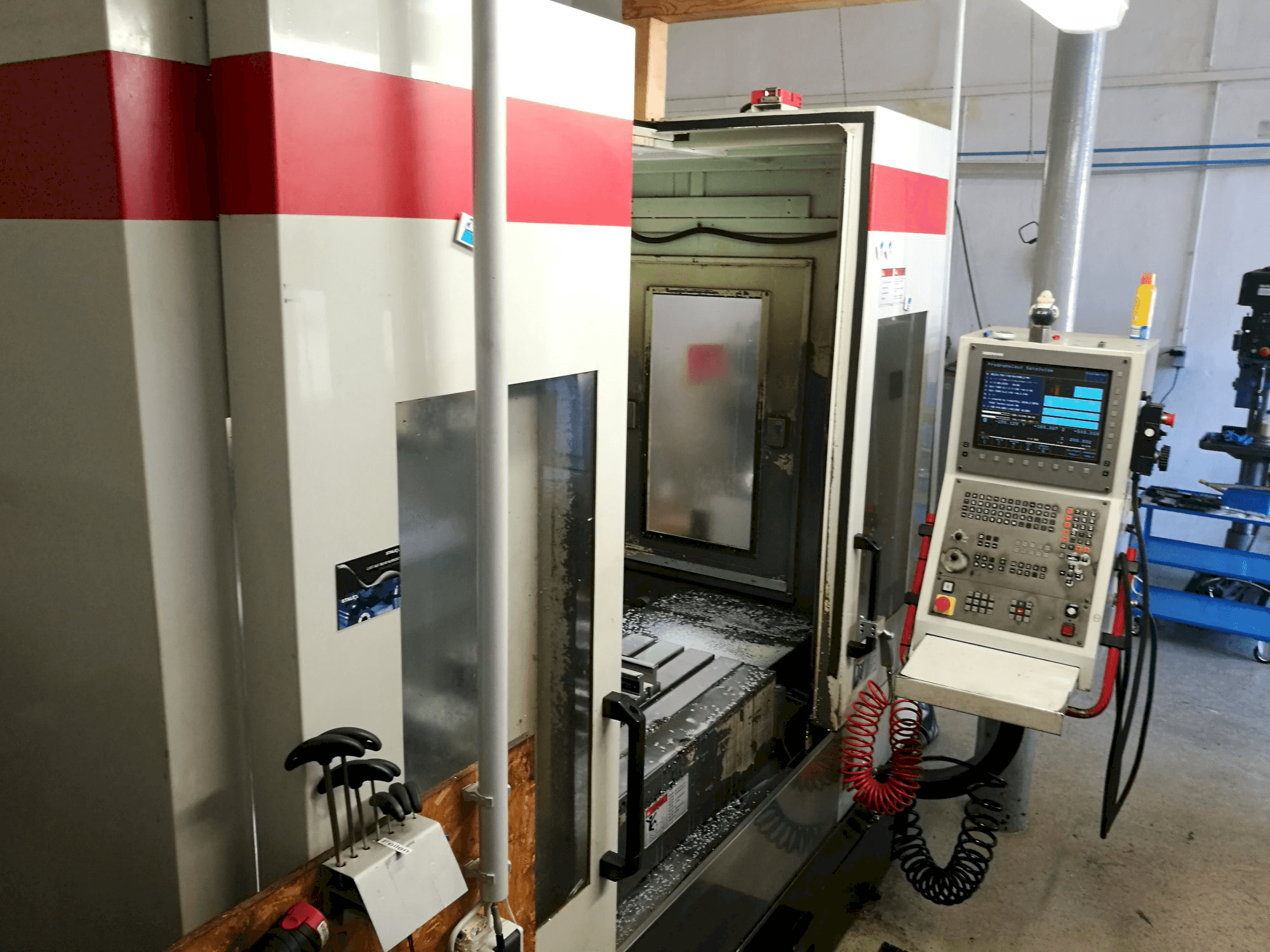 Vista izquierda de la máquina Quaser MV 204 II E