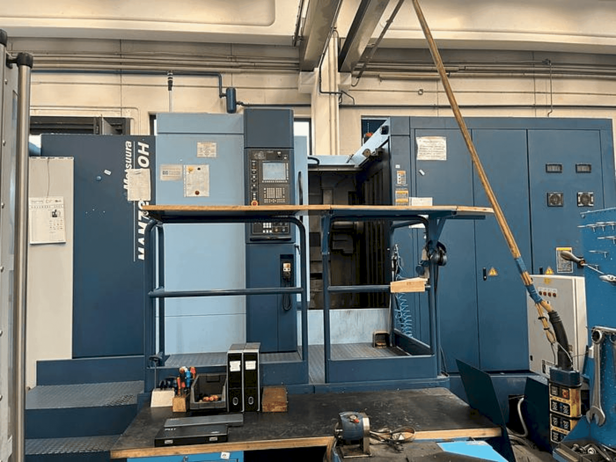 Vista frontal de la máquina Matsuura MAM 72-100H