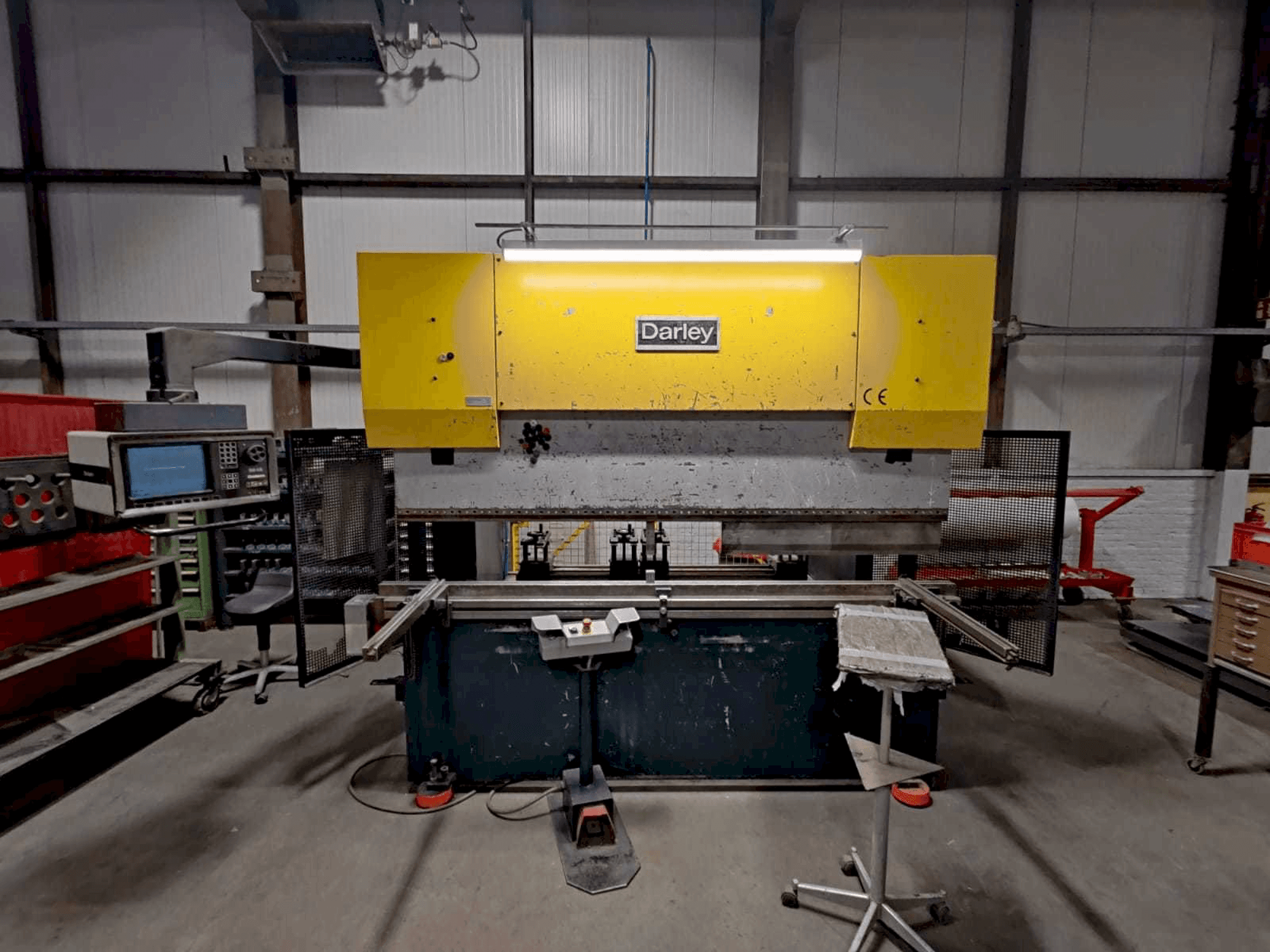 Vista frontal de la máquina Darley EHP 80 25/20