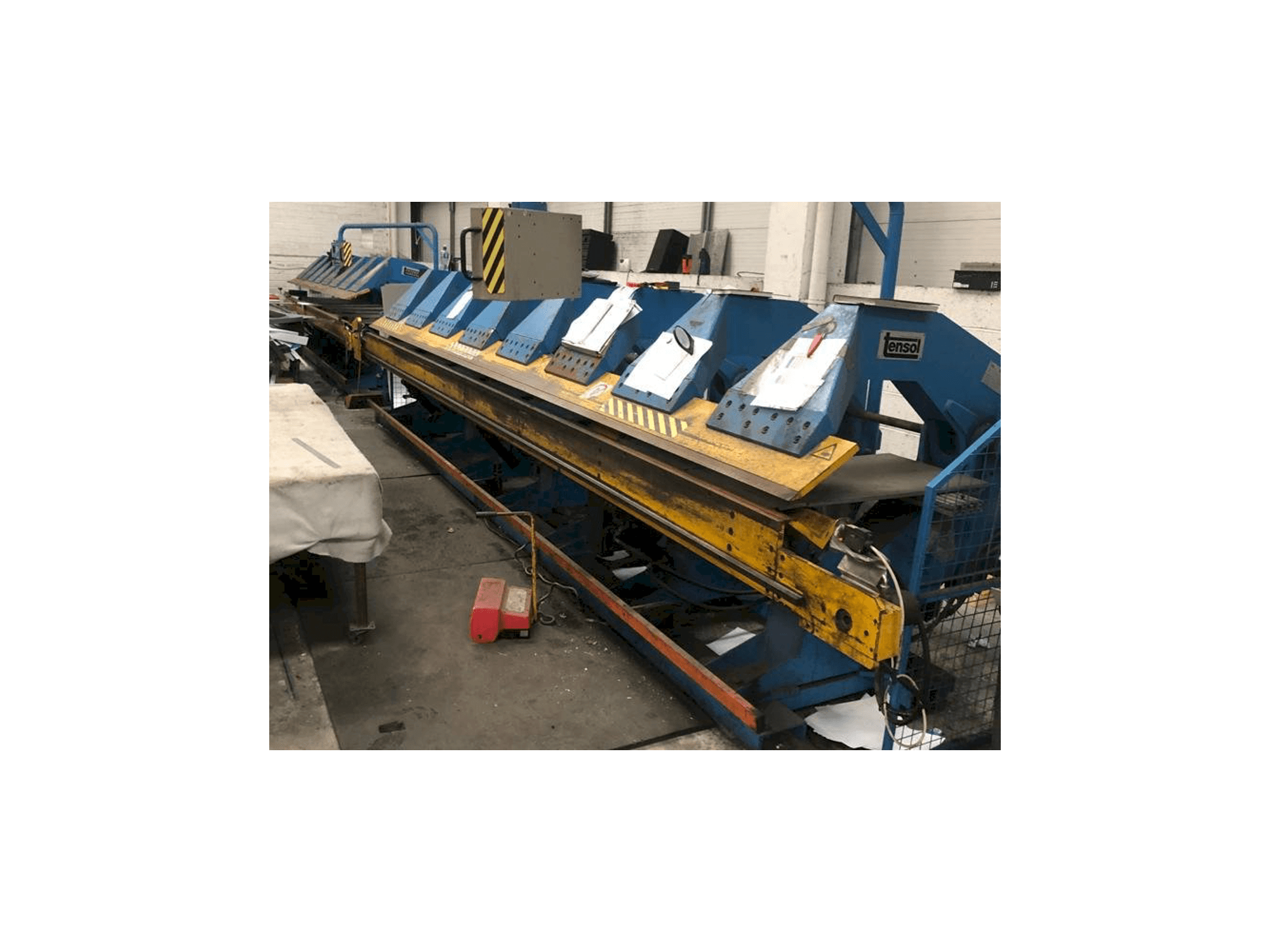 Vista frontal de la máquina Tensol H200-6.2