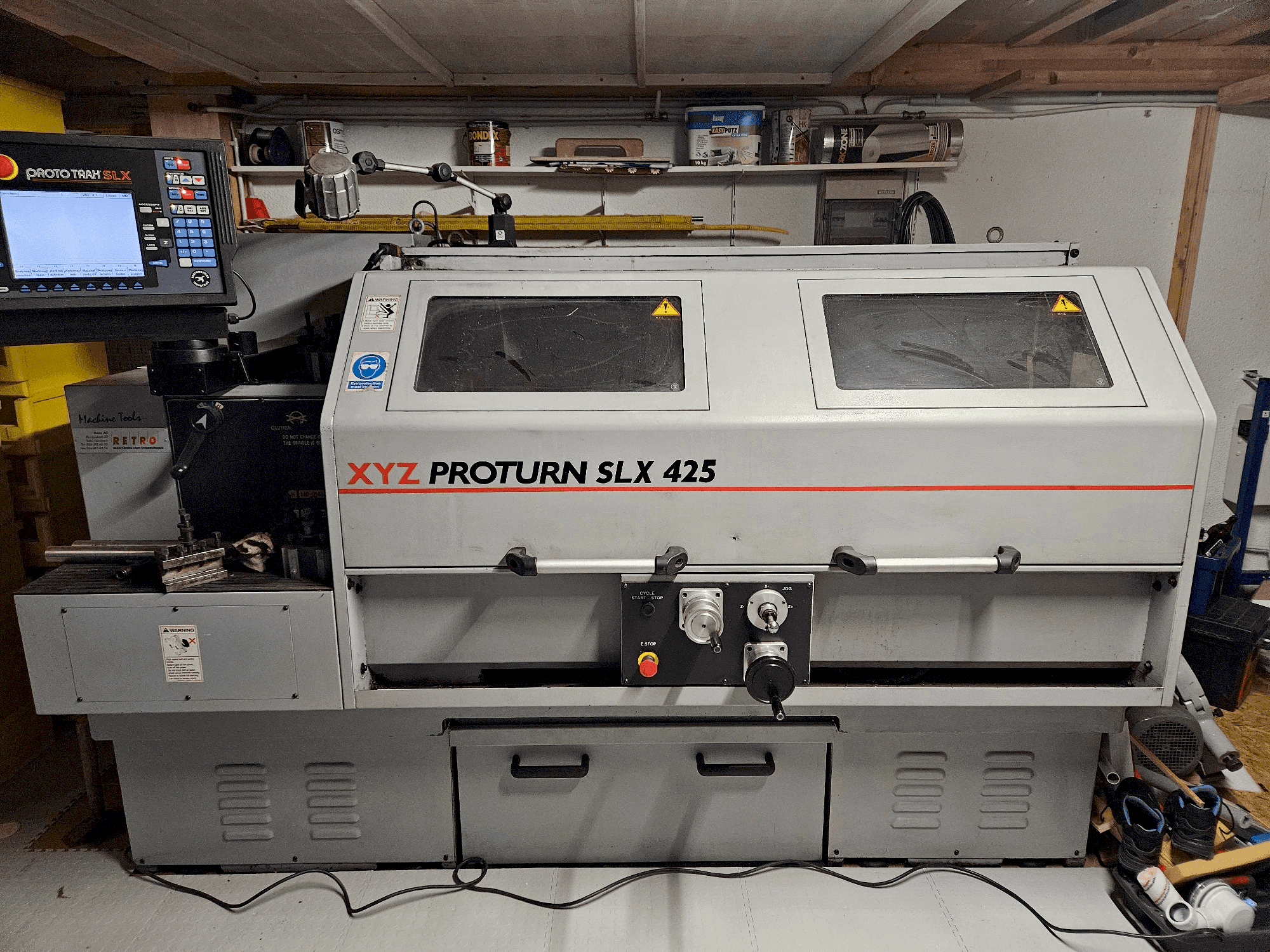 Vista frontal de la máquina XYZ Proturn SLX 425
