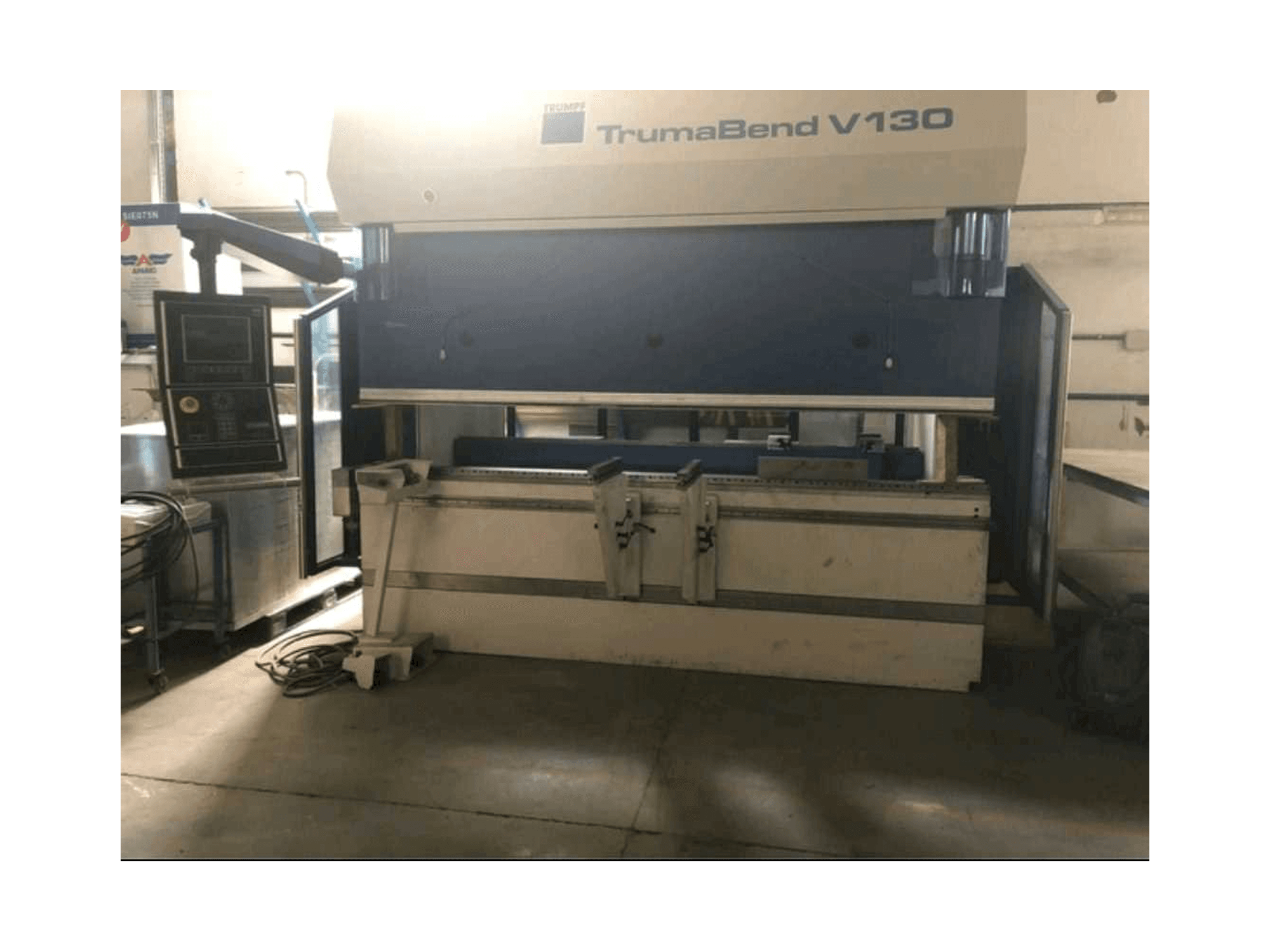 Vista frontal de la máquina Trumpf TrumaBend V130