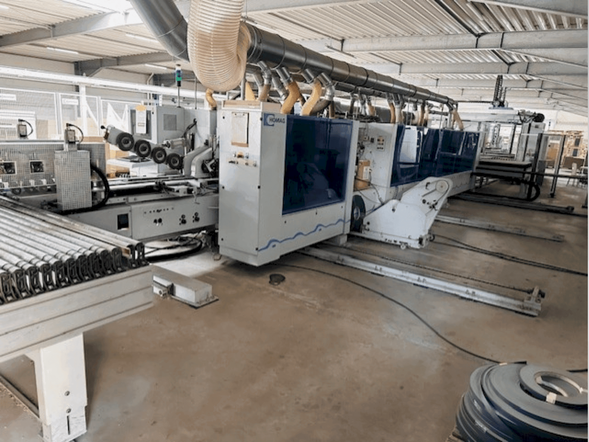 Vista frontal de la máquina HOMAG Optimat KFL 526/9/A3/25