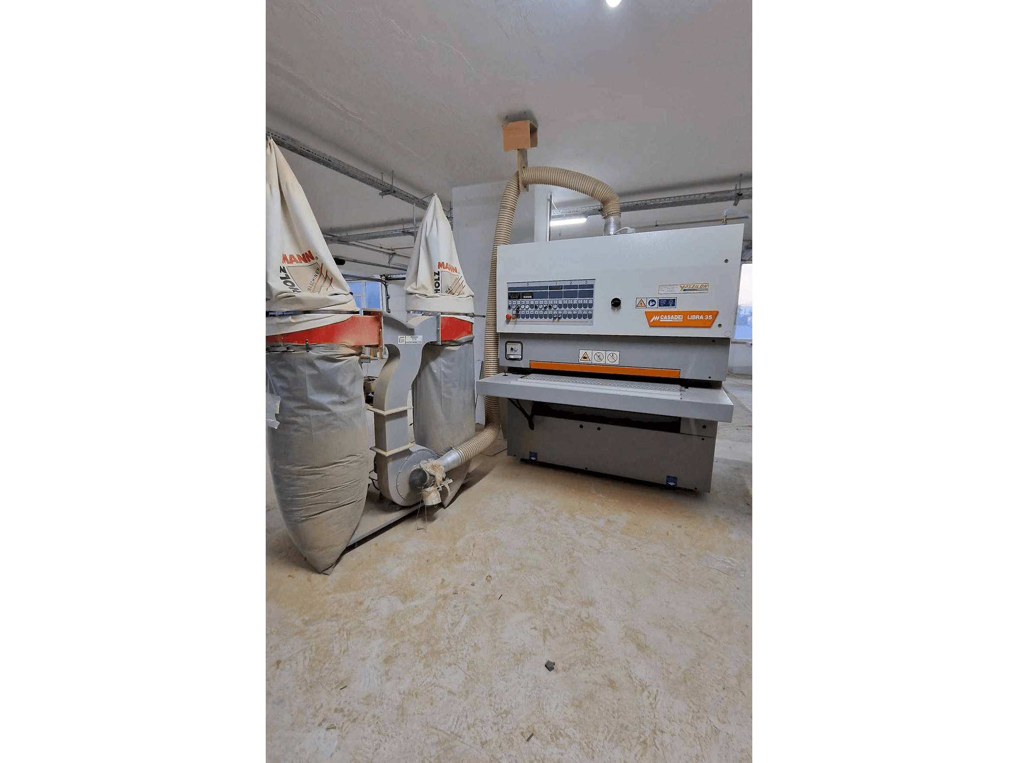 Vista frontal de la máquina CASADEI LIBRA 35