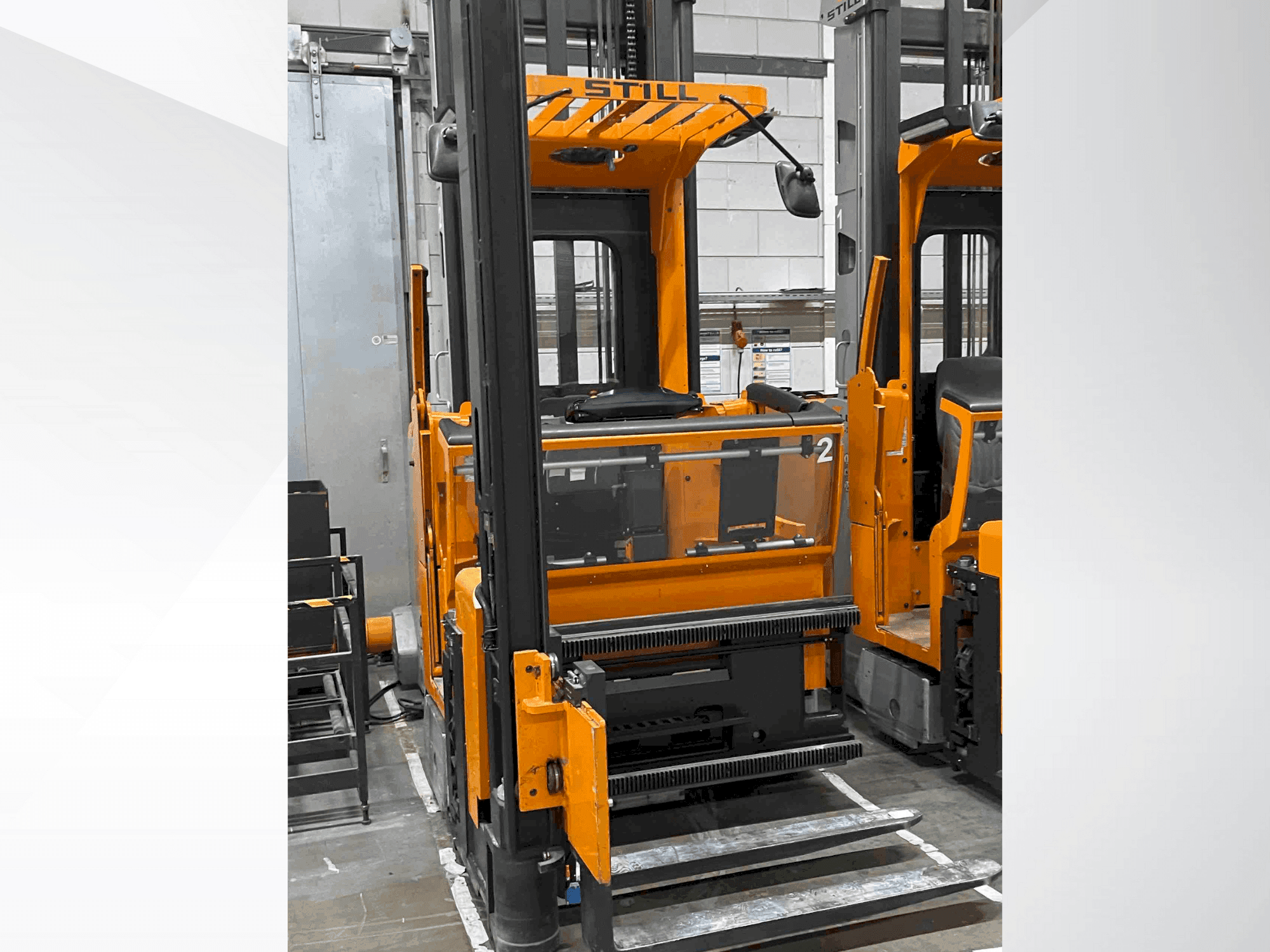 Vista frontal de la máquina STILL MX-X 48v TE 3400