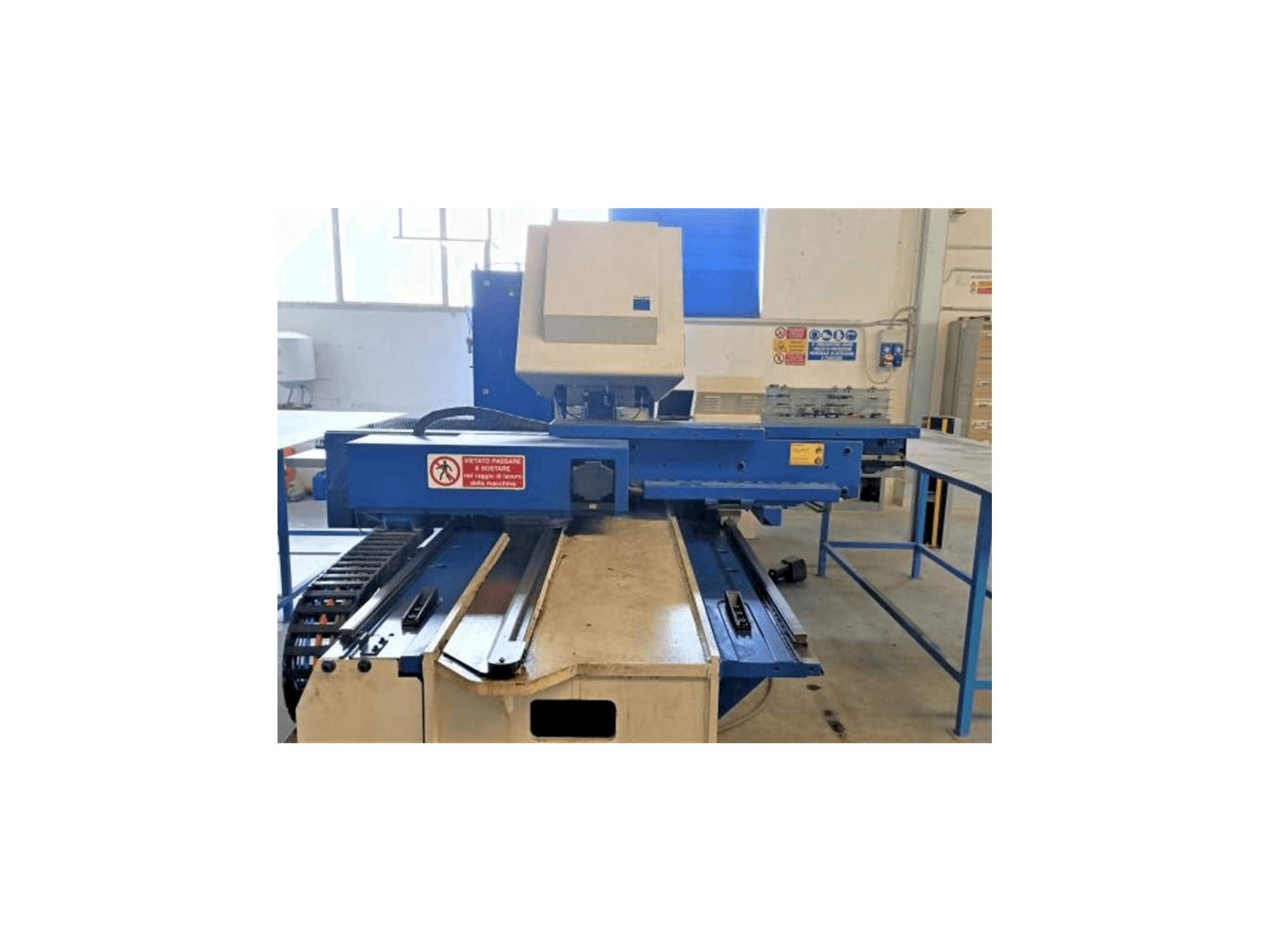 Vista frontal de la máquina Trumpf rumatic 2000R
