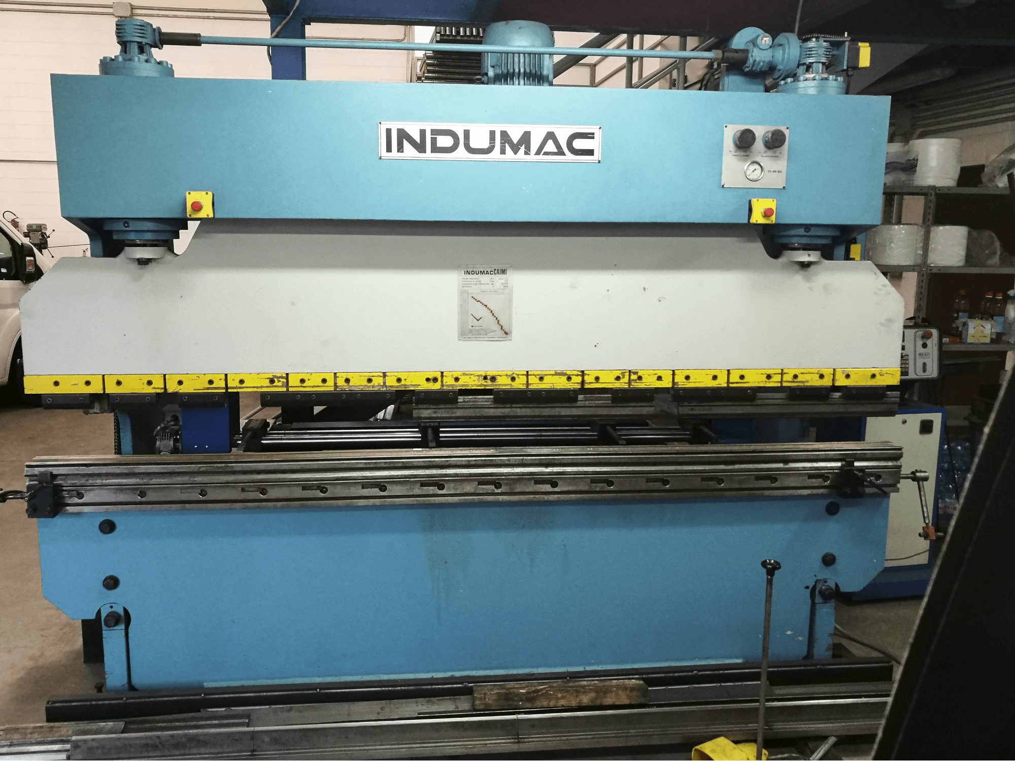 Vista frontal de la máquina INDUMAC CAIMI POB80