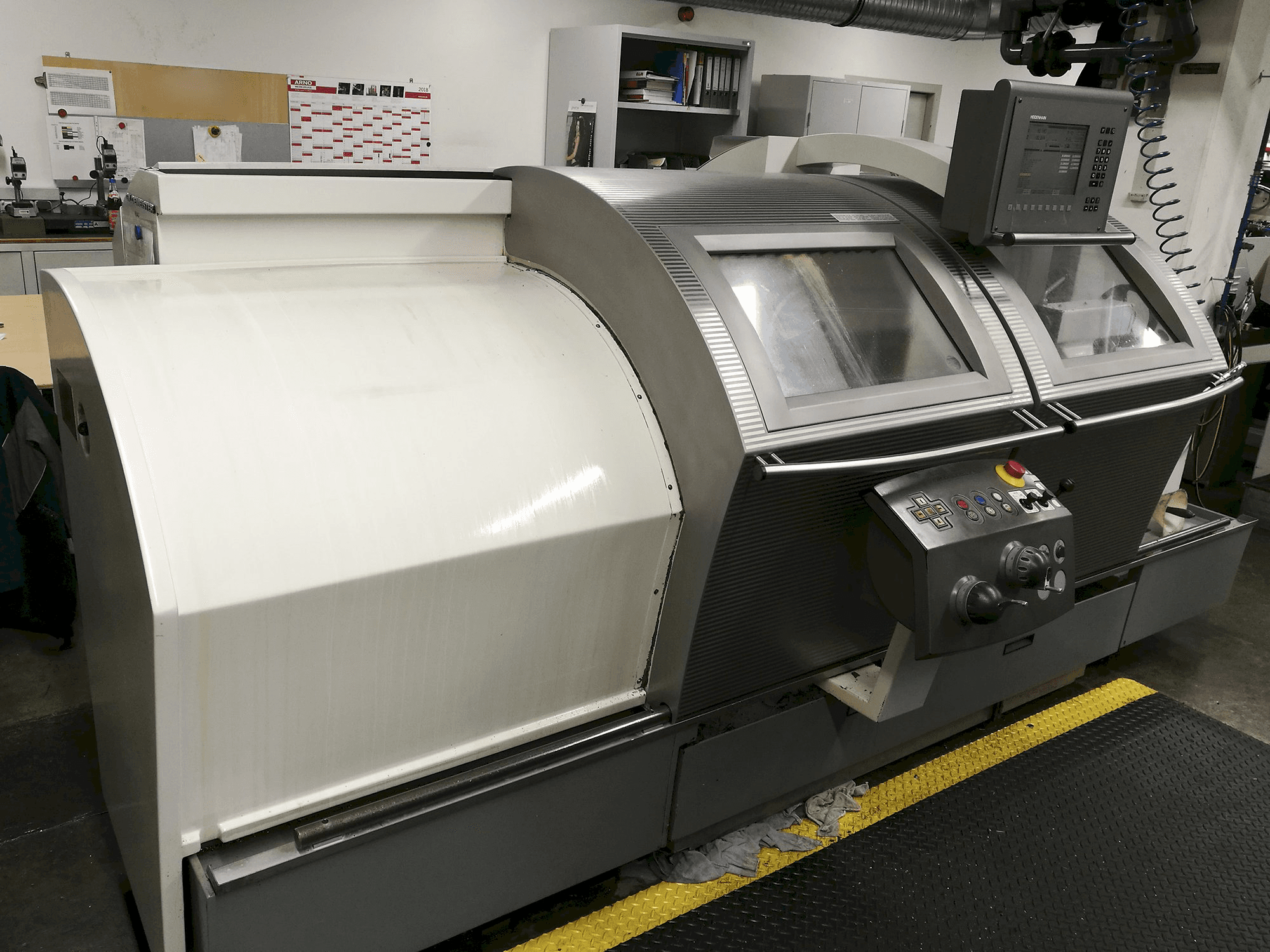 Vista izquierda de la máquina Gildemeister NEF 520