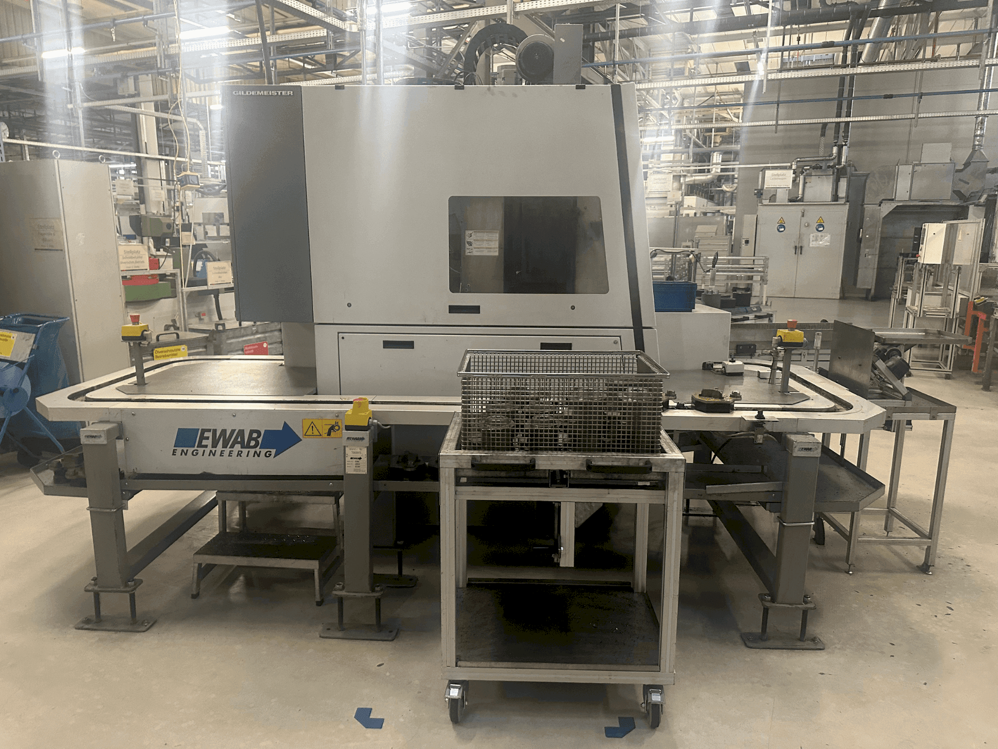 Vista frontal de la máquina DMG Gildemeister CTV 250