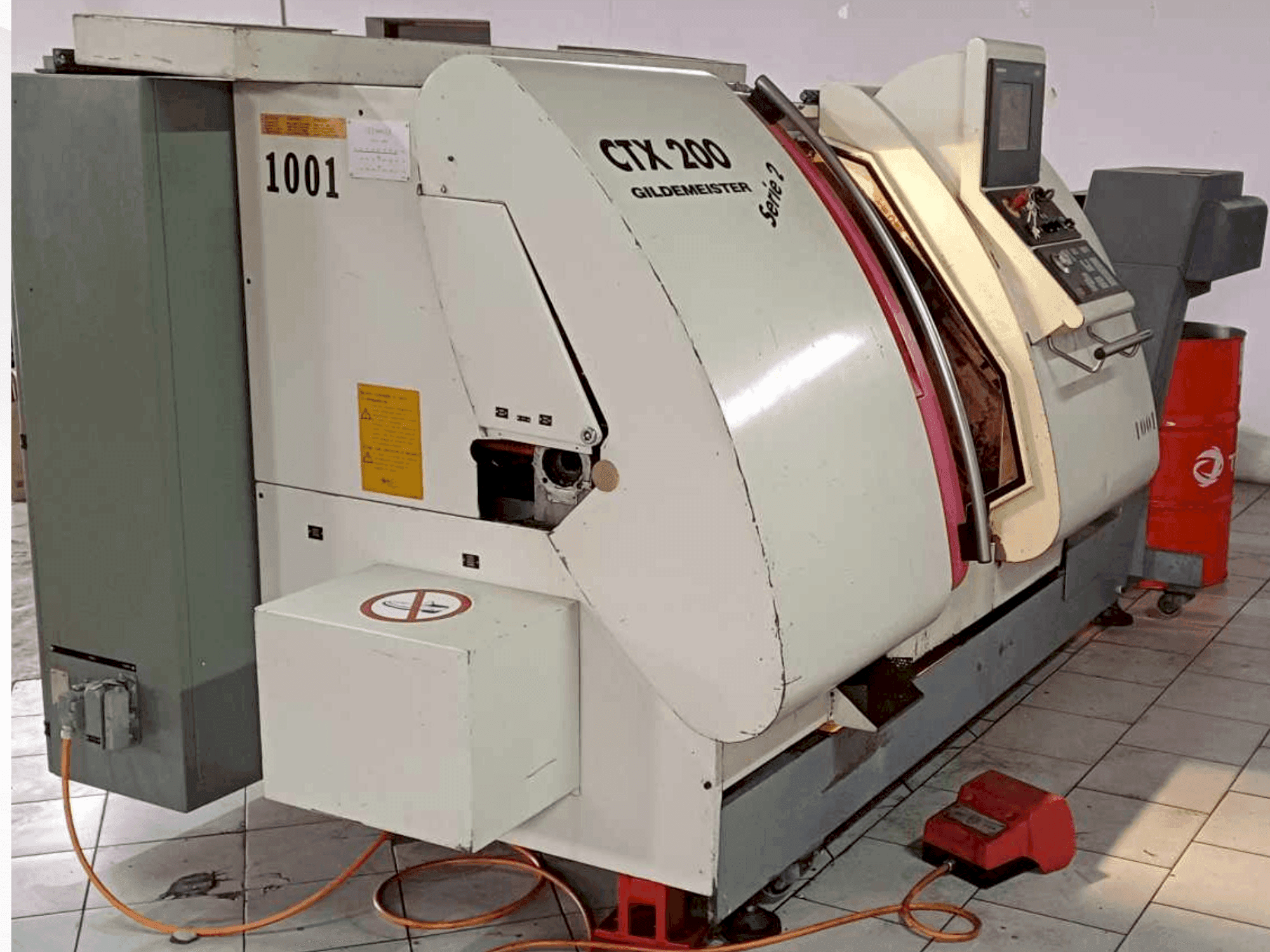 Vista frontal de la máquina Gildemeister CTX 200 S2