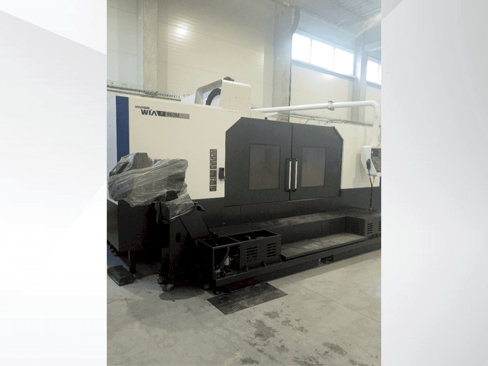 Vista frontal de la máquina Hyundai Wia F 960M