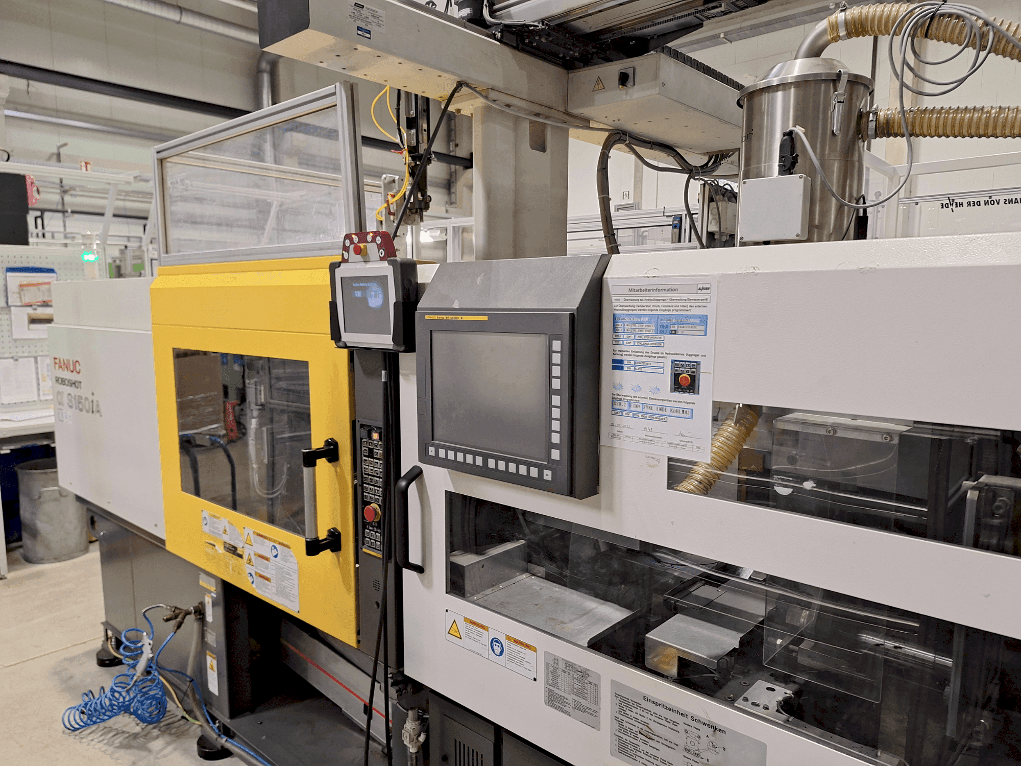 Vista frontal de la máquina FANUC Roboshot S150iA