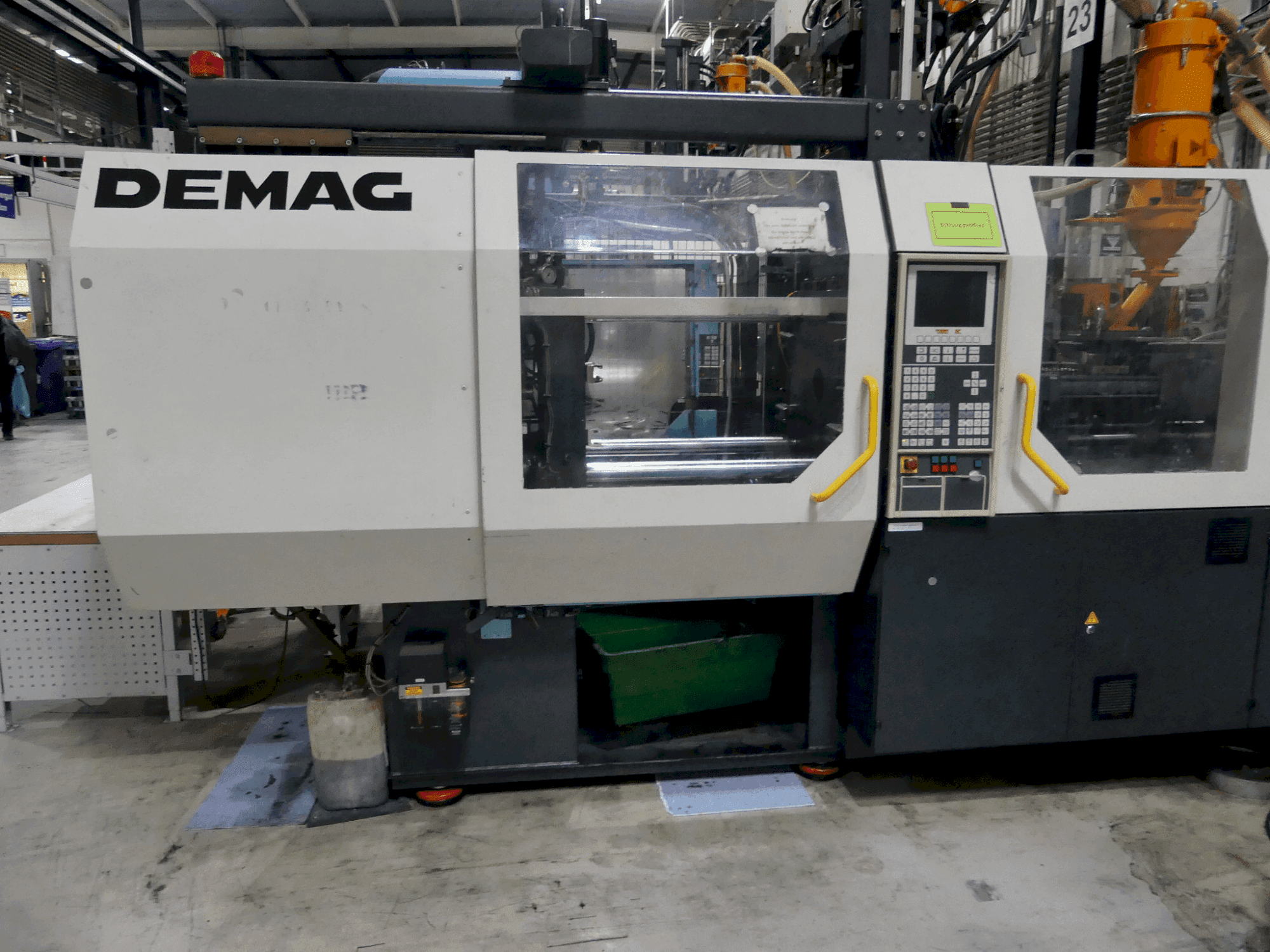 Vista frontal de la máquina DEMAG D125-320h/120v
