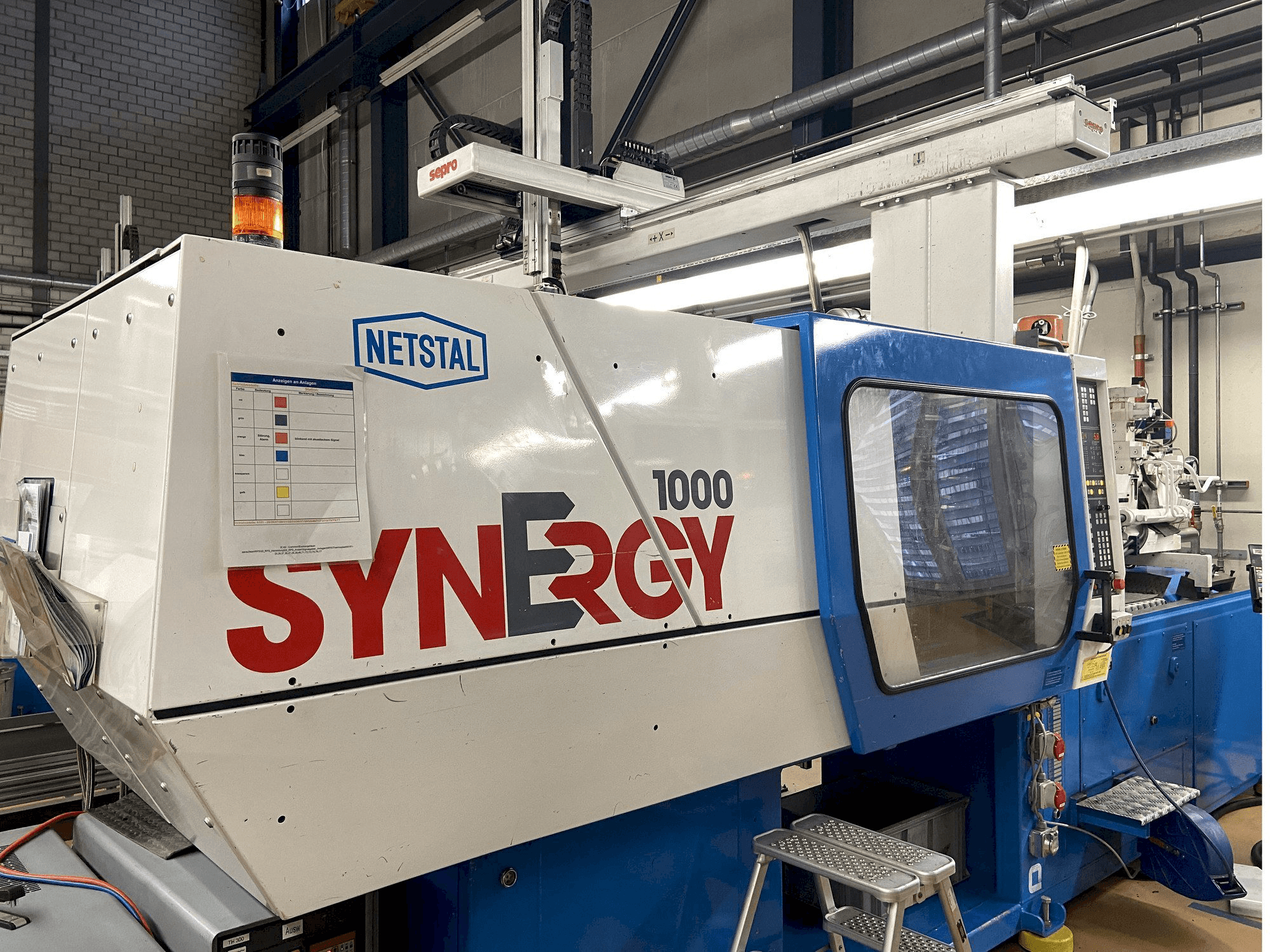 Vista frontal de la máquina Netstal SYNERGY 1000-230