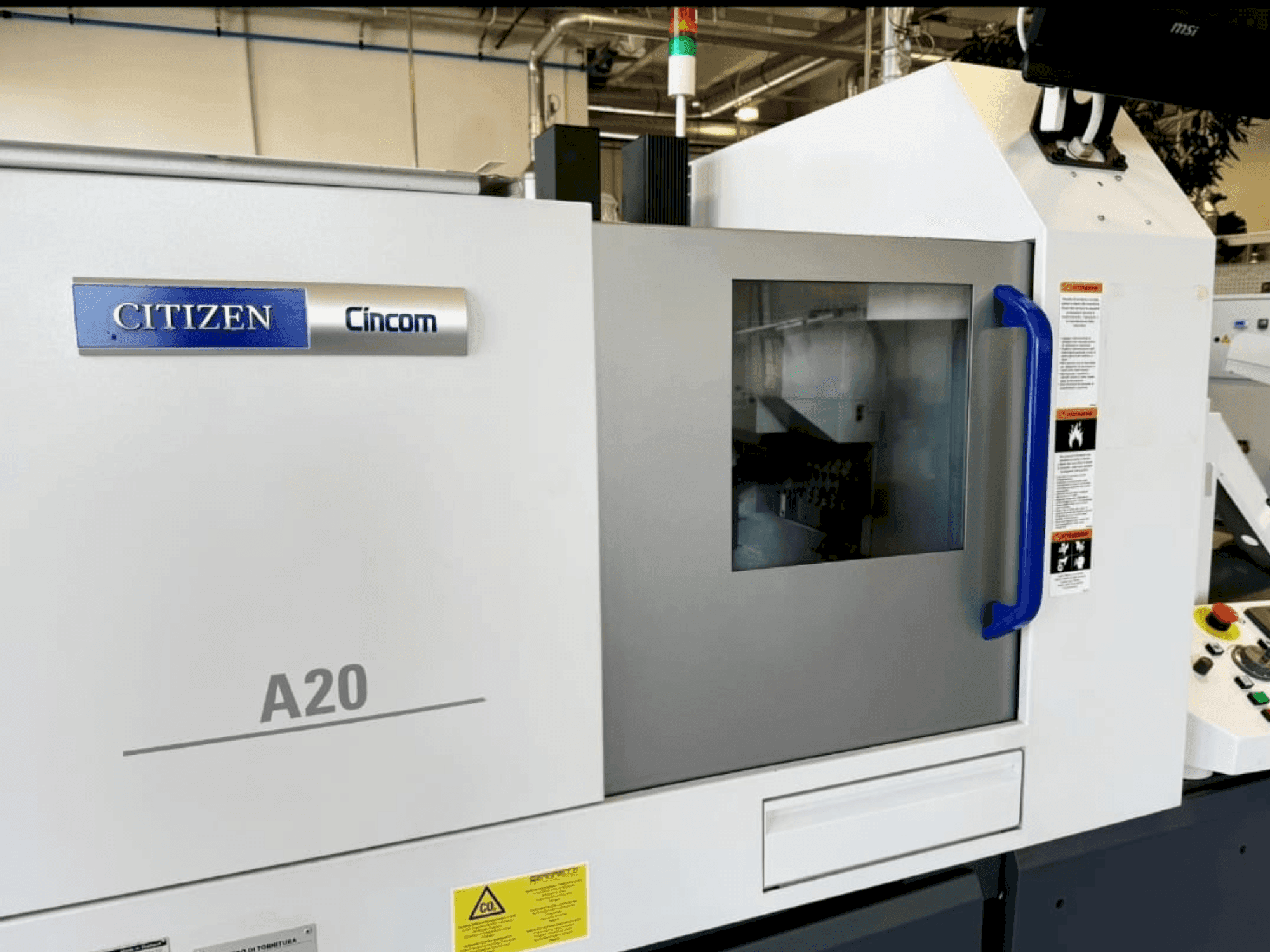Vista frontal de la máquina Citizen Cincom A20