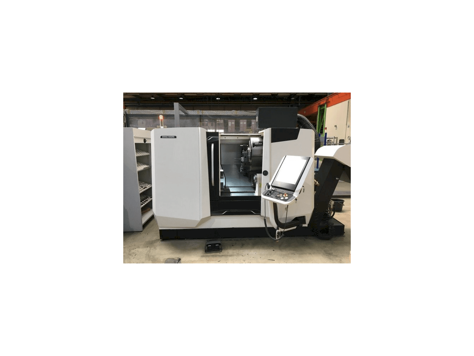 Vista frontal de la máquina DMG MORI CLX 450