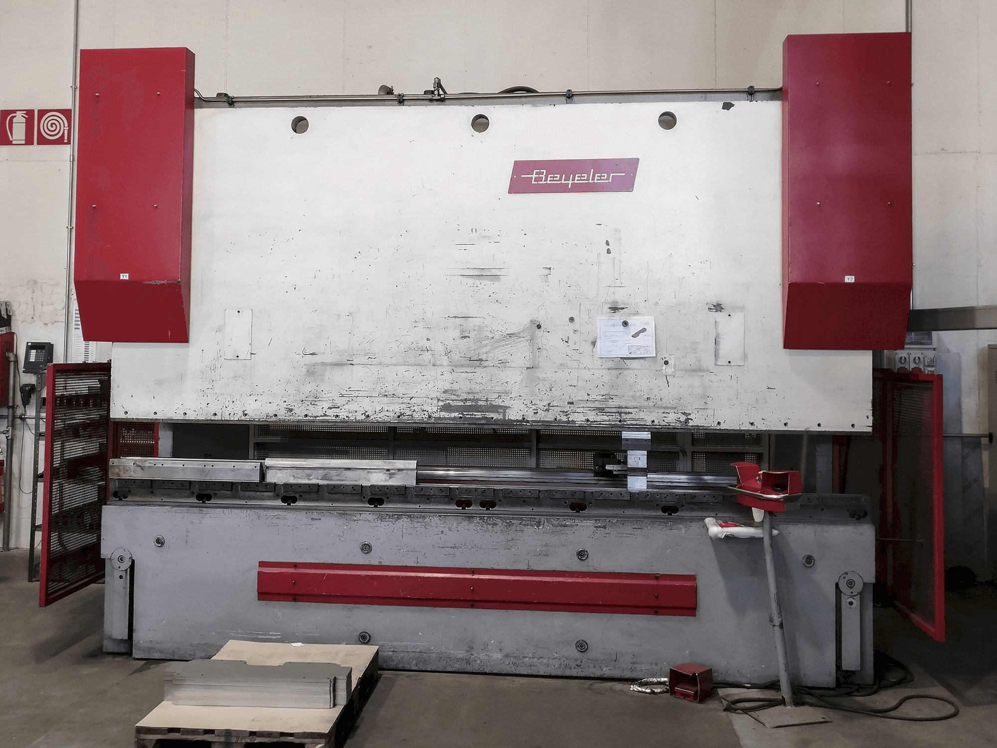 Vista frontal de la máquina BEYELER PR6