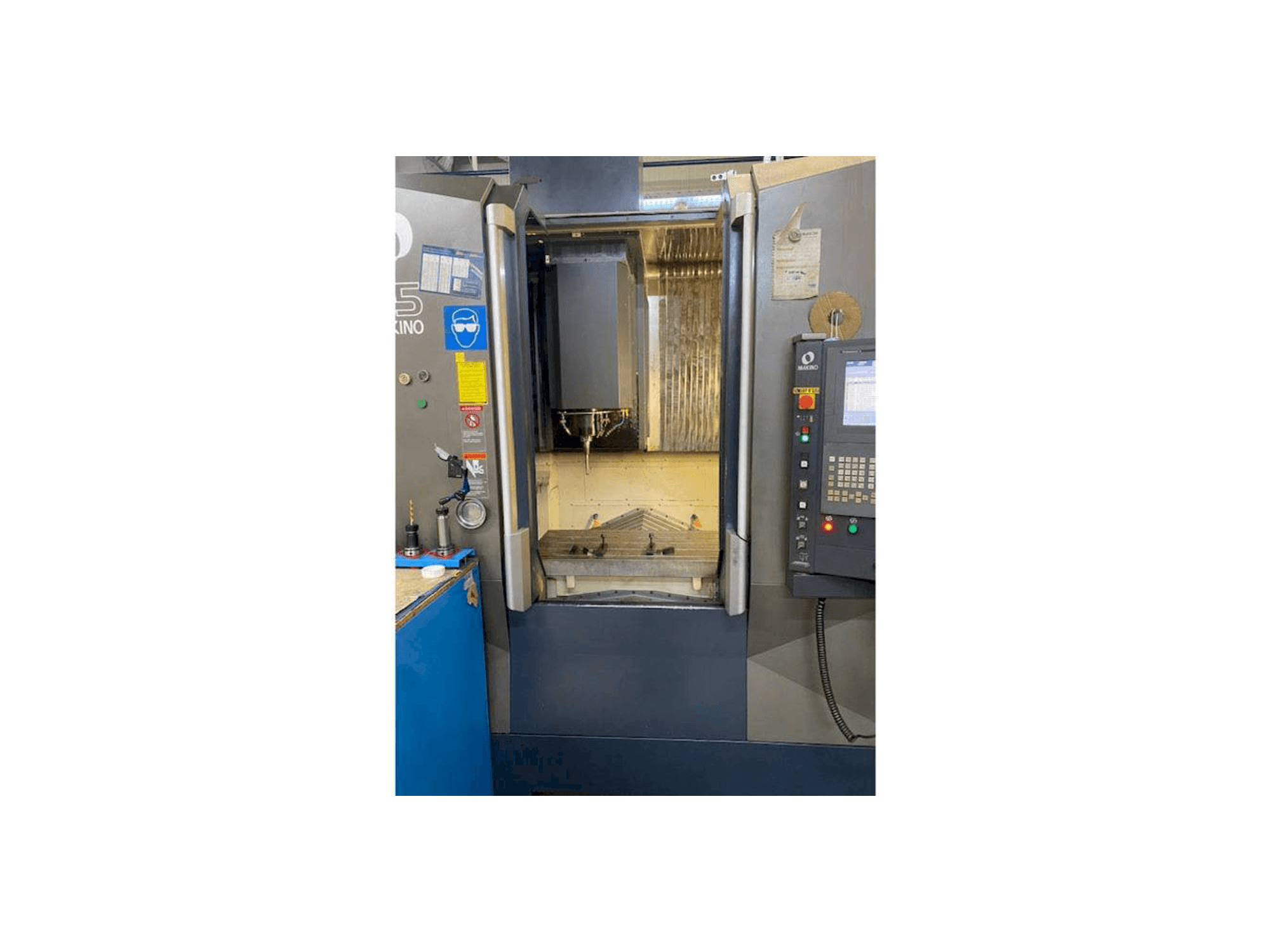 Vista frontal de la máquina Makino F5