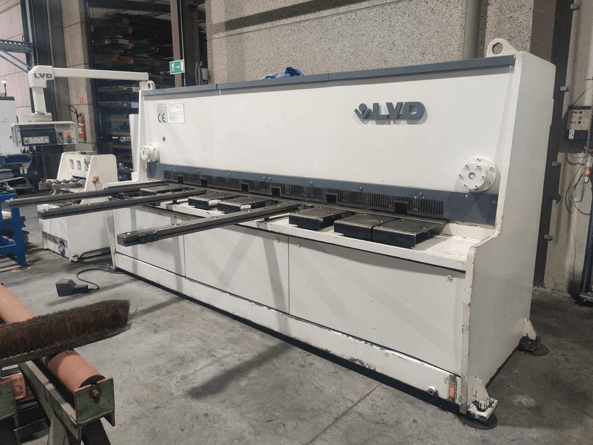 Vista frontal de la máquina LVD HST-E 31/10