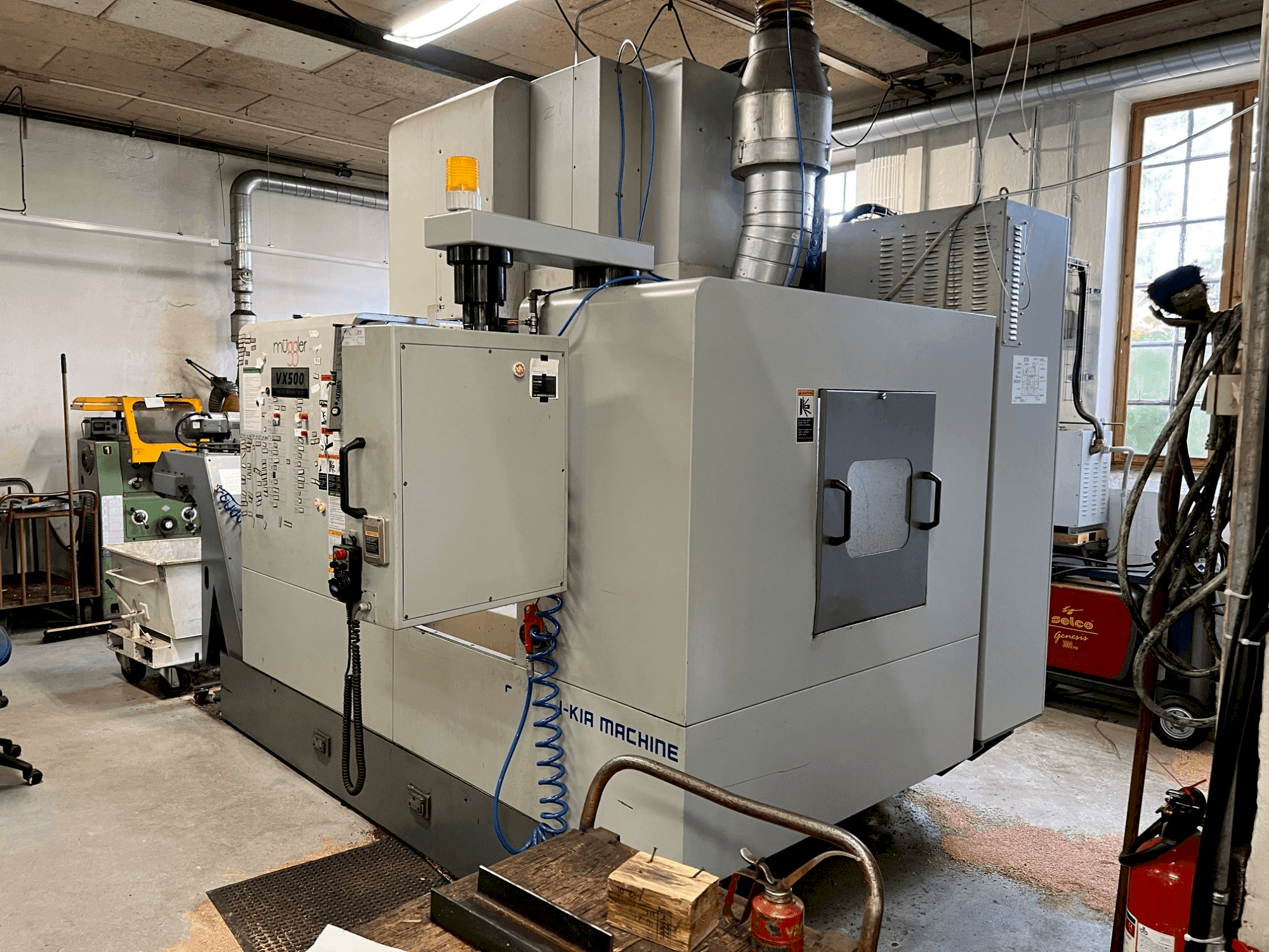 Vista frontal de la máquina HYUNDAI KIA VX500