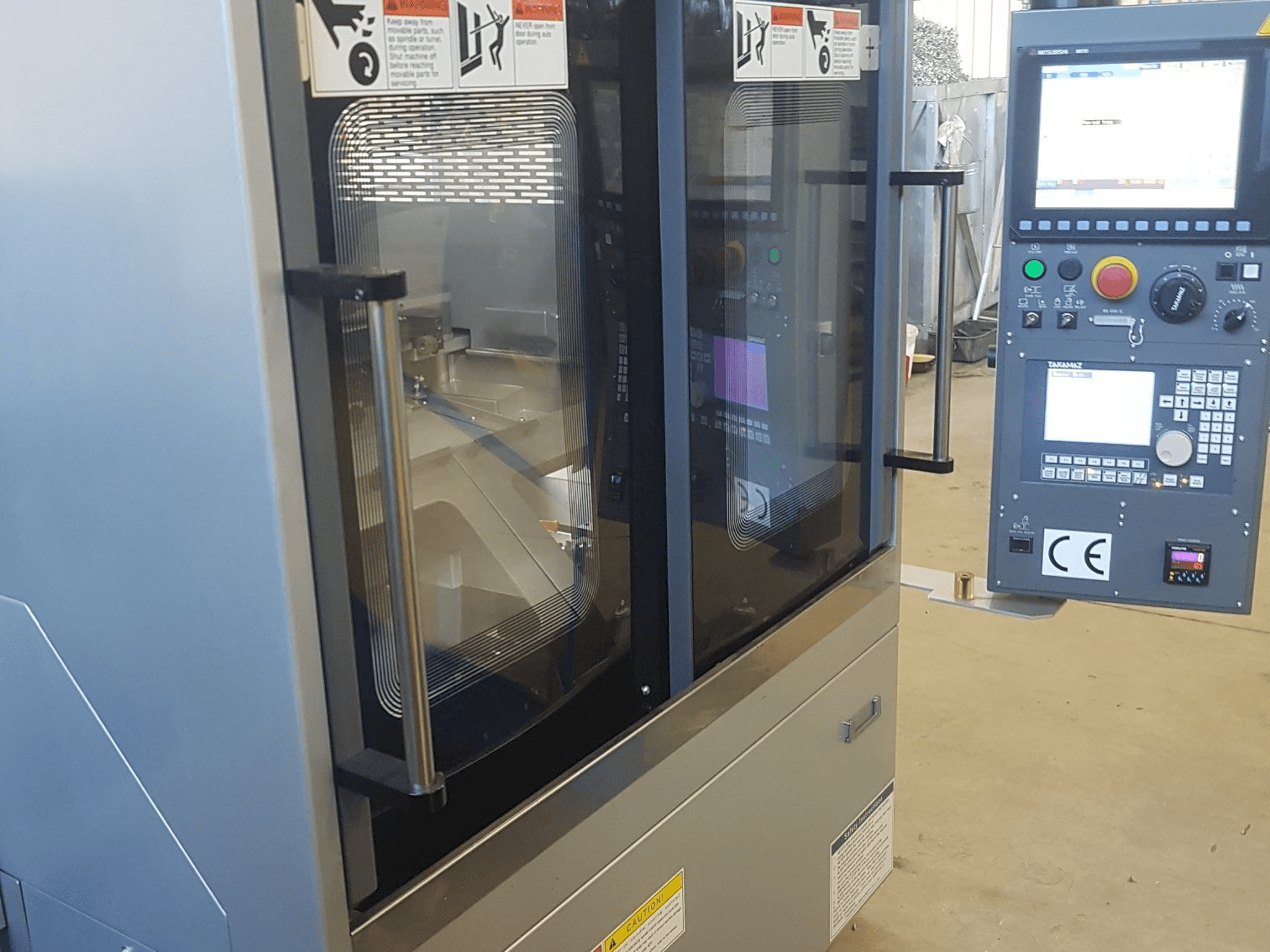 Vista frontal de la máquina Takamaz XW-30 Plus