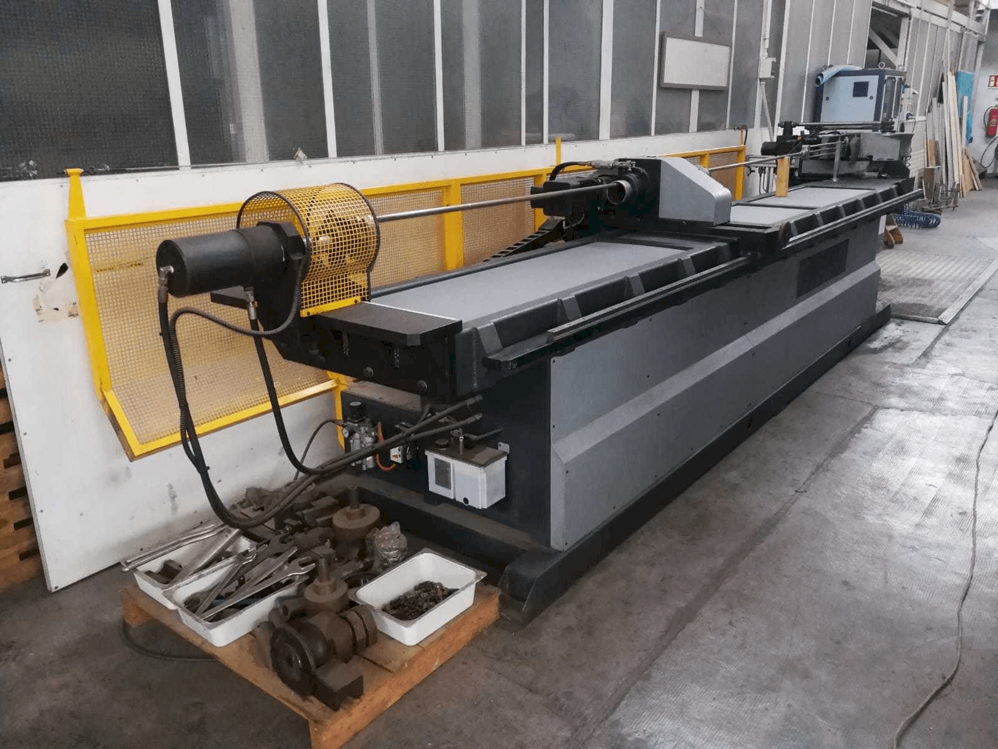 Vista frontal de la máquina MACRI EURO 80 CN3PC