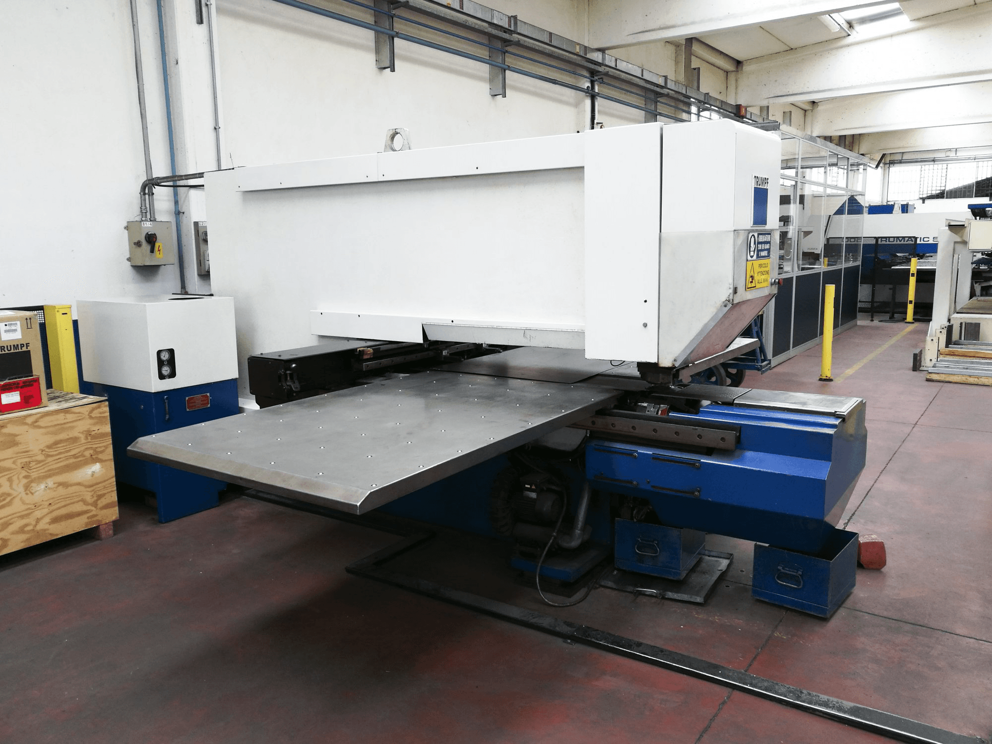 Vista izquierda de la máquina Trumpf Trumatic 240
