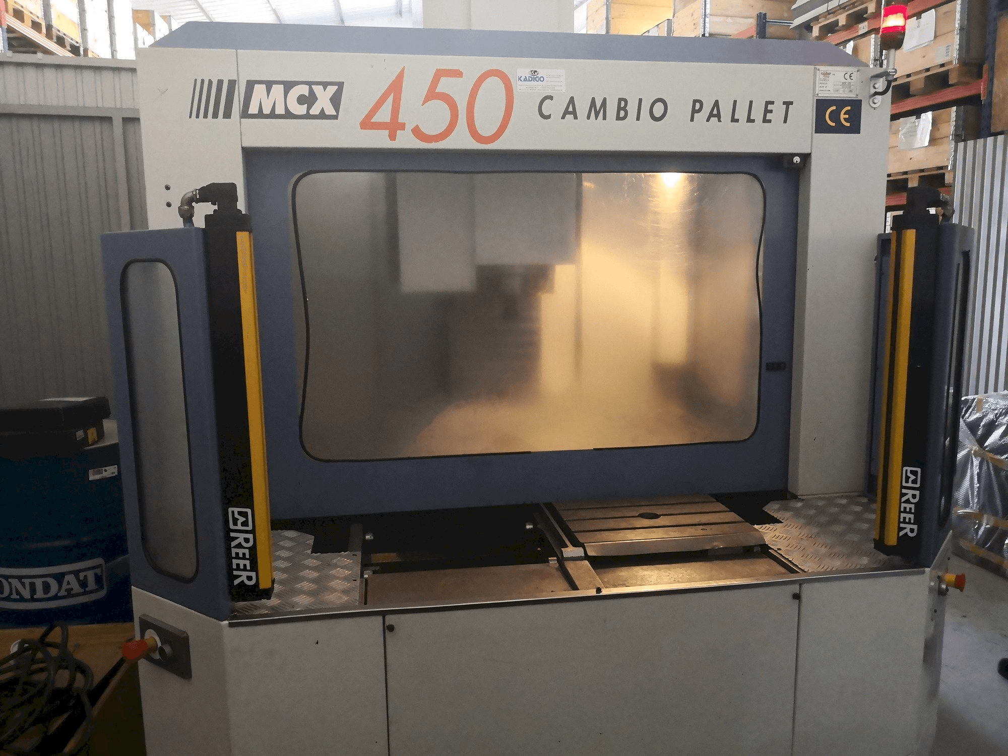 Vista frontal de la máquina FAMUP MCX 450