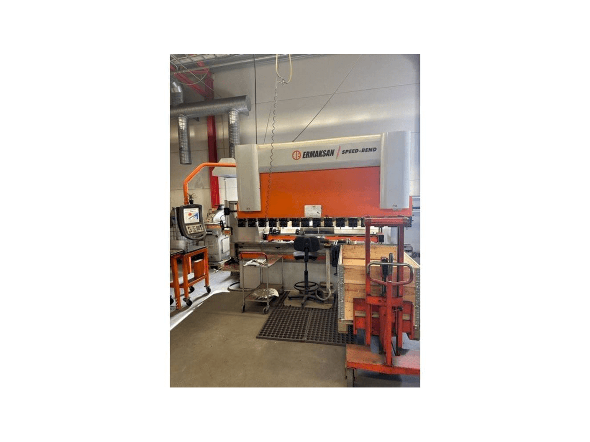 Vista frontal de la máquina ERMAKSAN Speedbend 3135