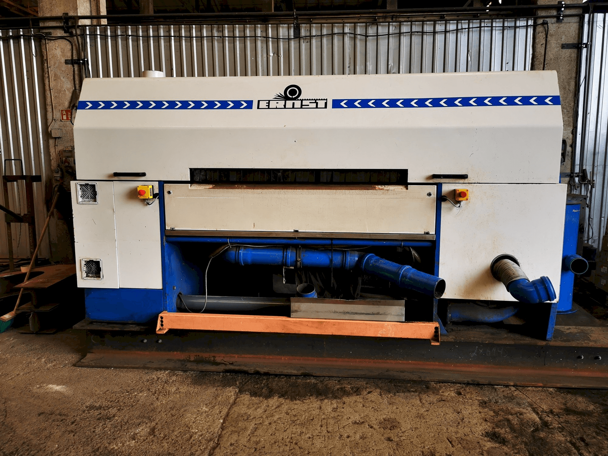 Vista frontal de la máquina ERNST E M 5 N II + 2F