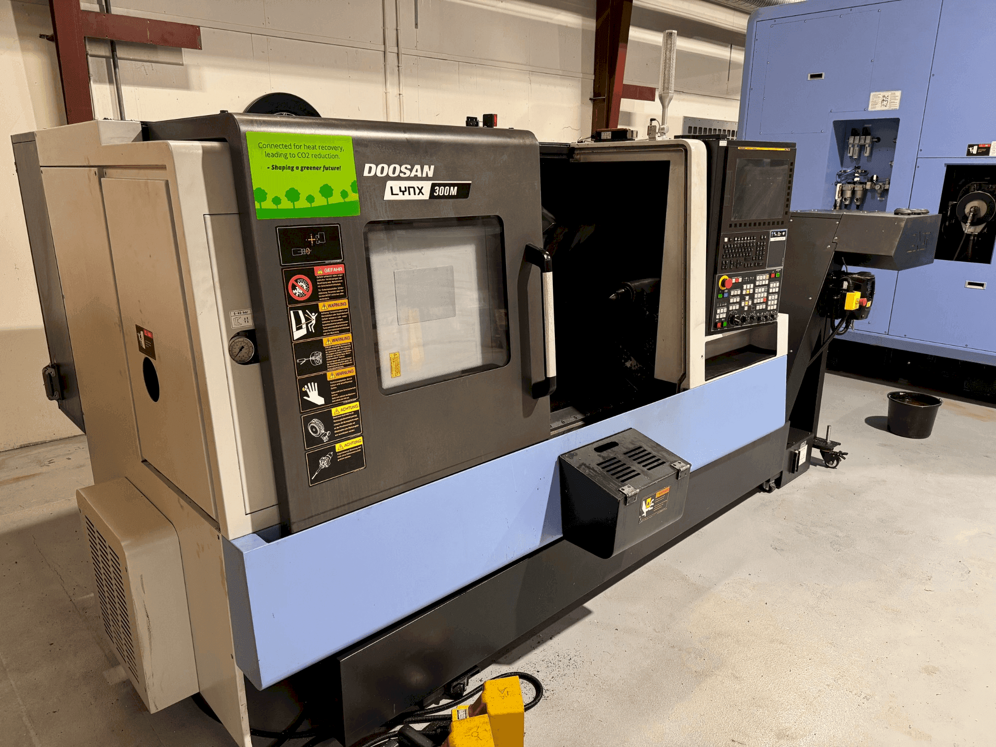 Vista frontal de la máquina DOOSAN LYNX 300M