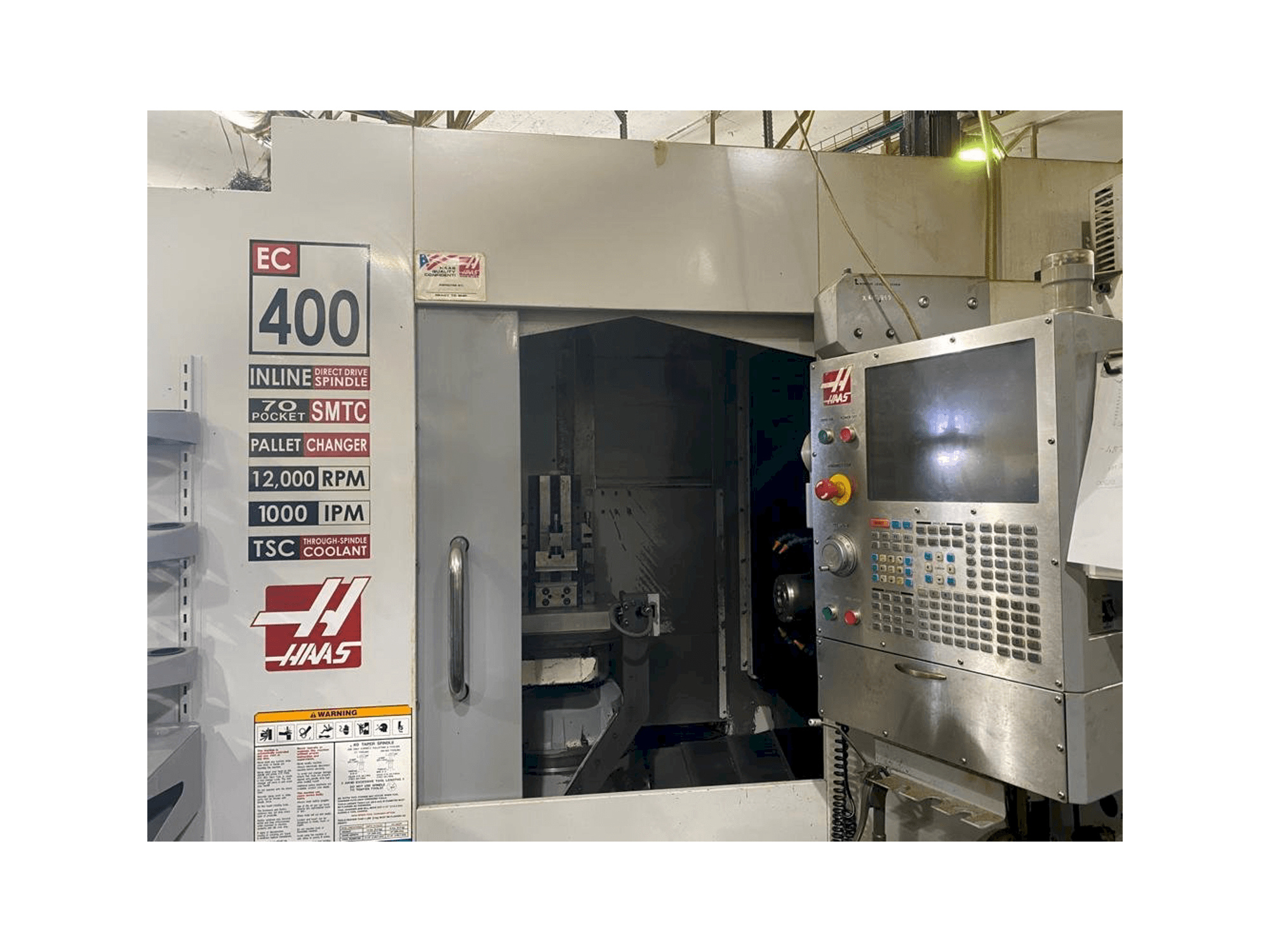 Vista frontal de la máquina HAAS EC-400