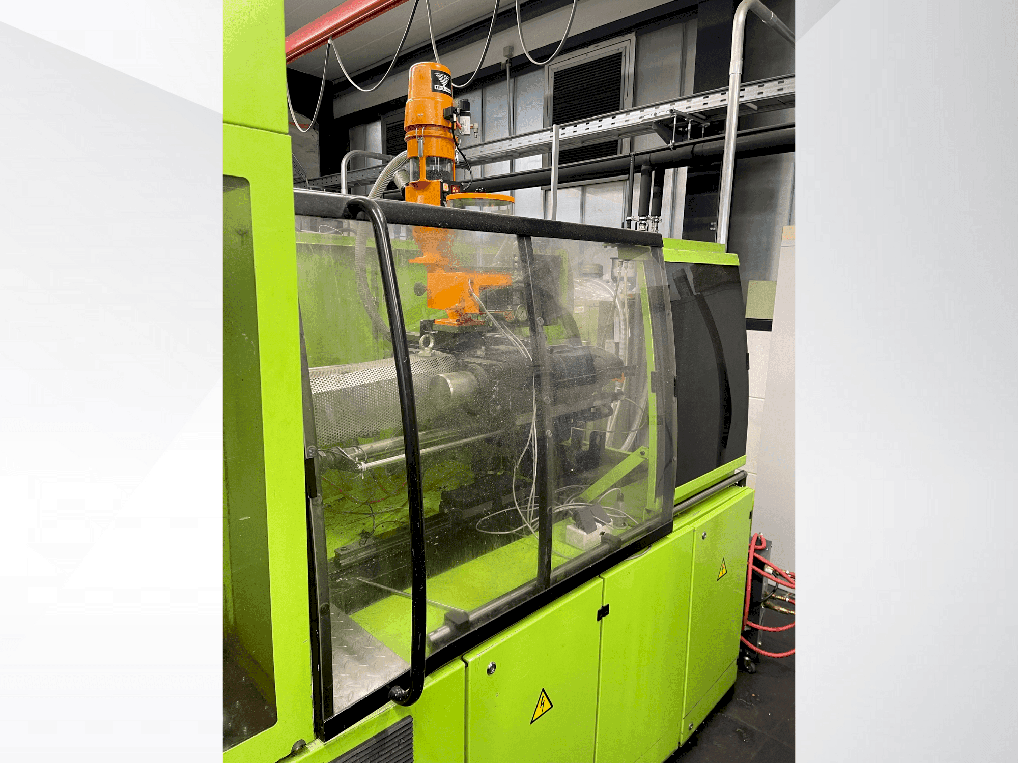 Vista frontal de la máquina Engel ES 330 H / 80V SOTR