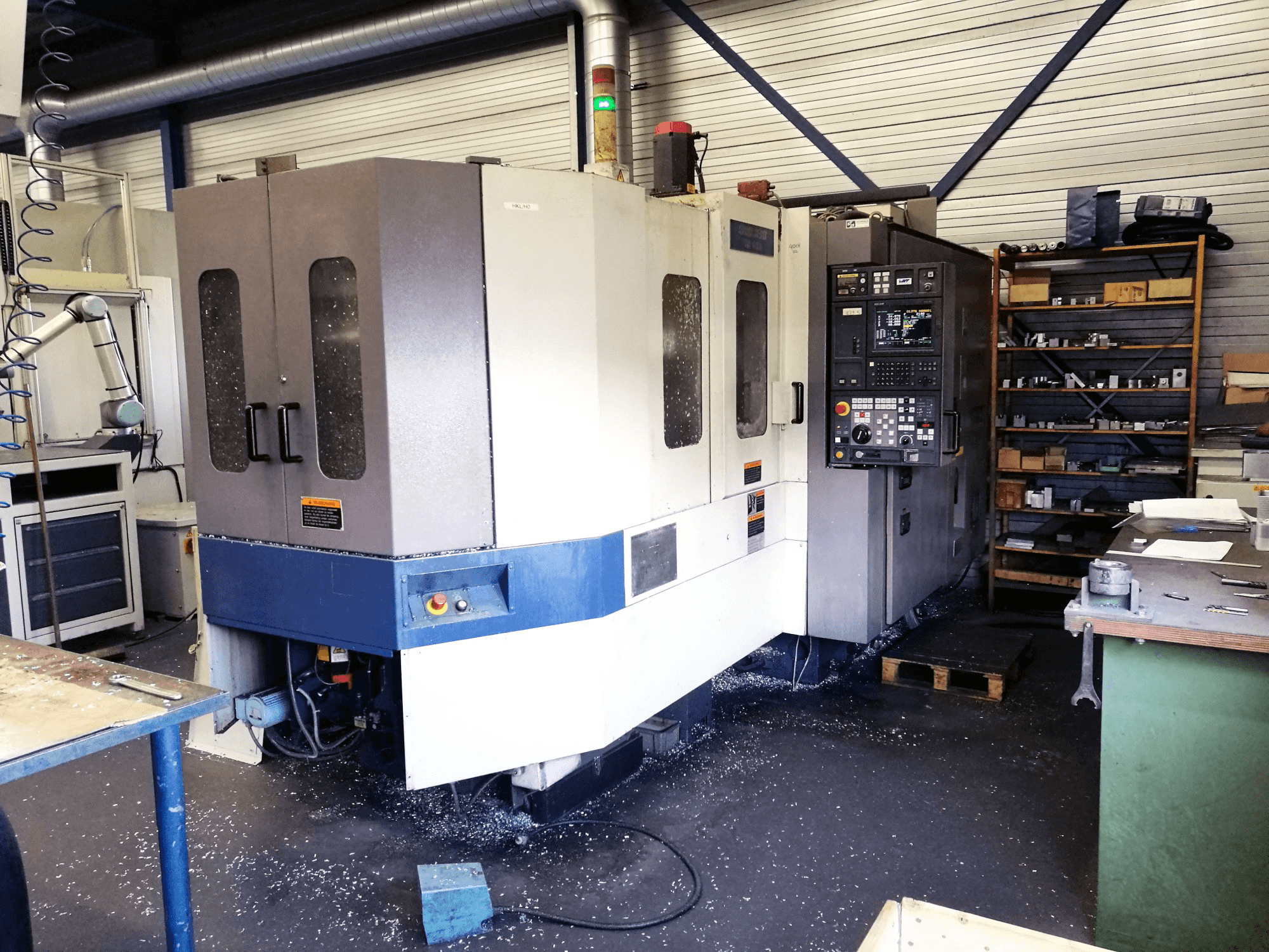 Vista derecha de la máquina MORI SEIKI SH-403