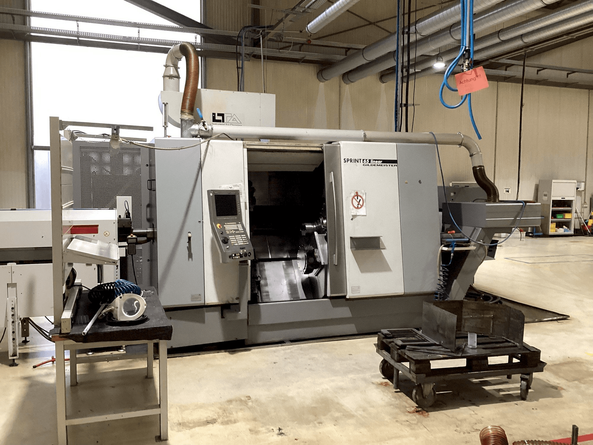 Vista frontal de la máquina DMG GILDEMEISTER Sprint 65 Linear