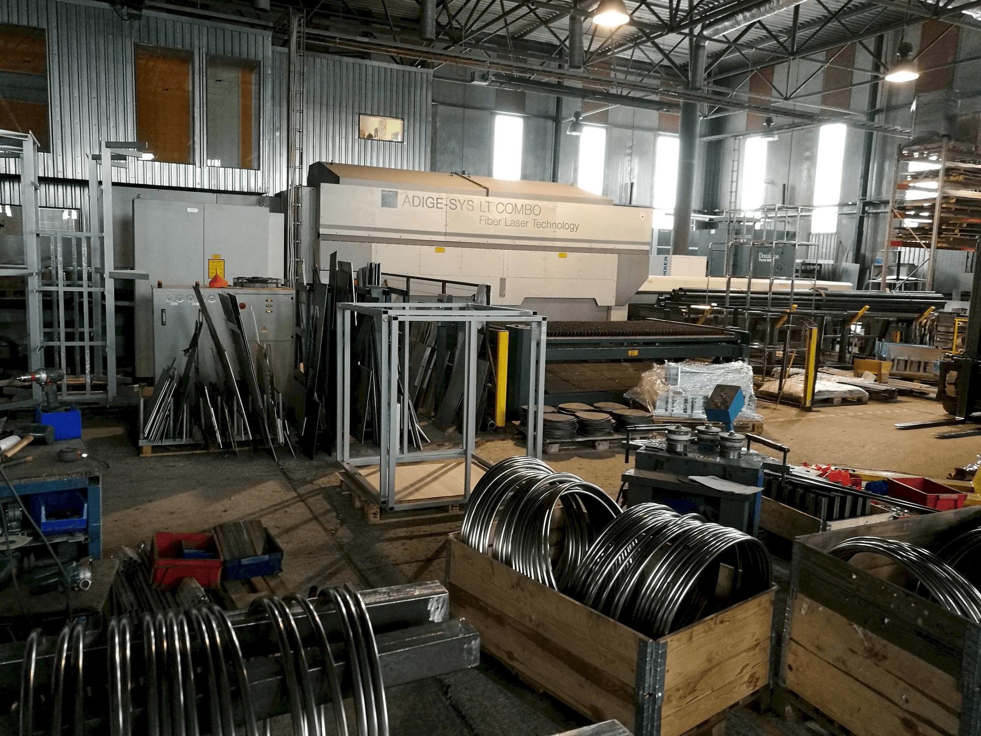 Vista frontal de la máquina BLM ADIGE-SYS LT