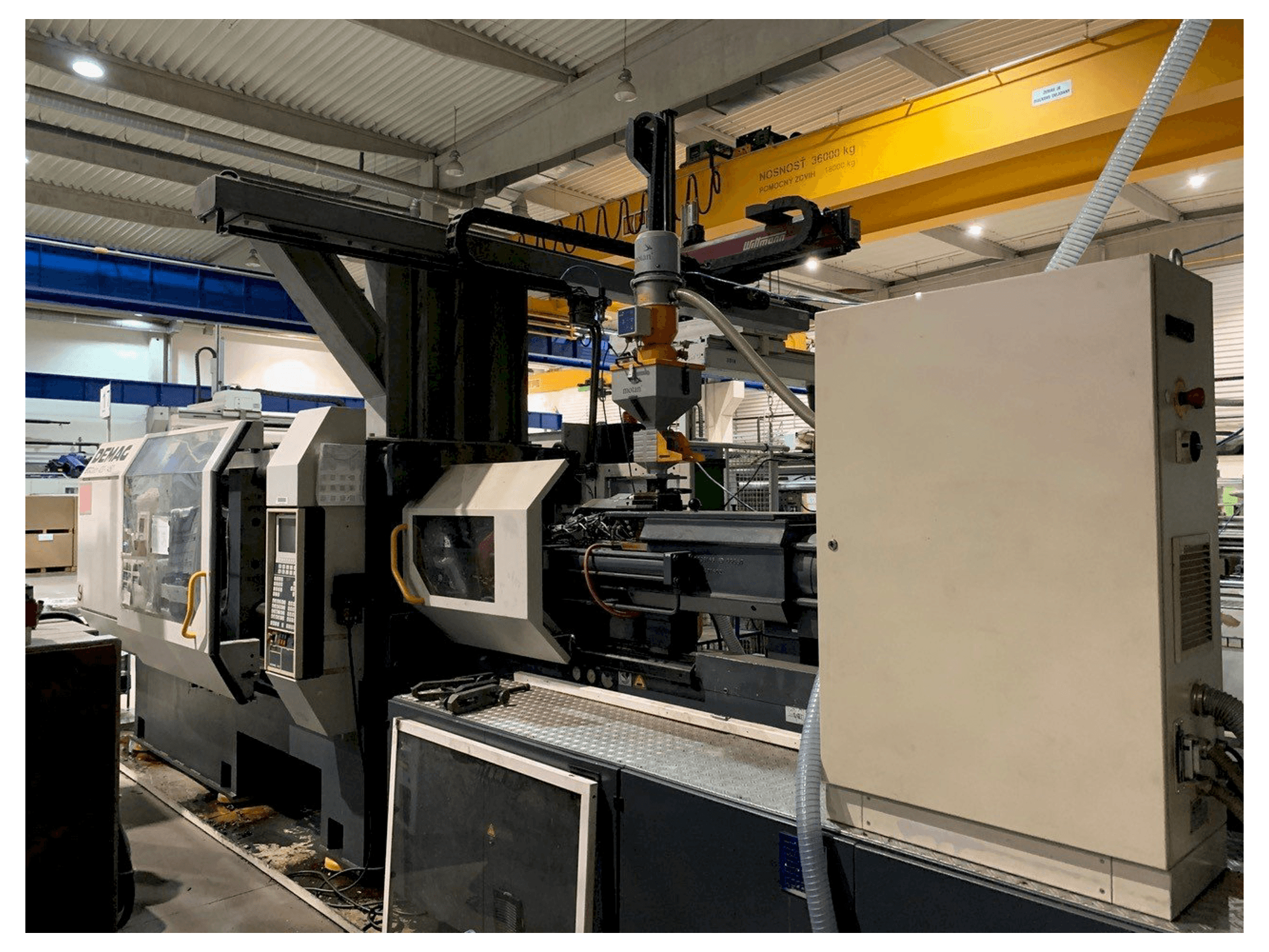 Vista frontal de la máquina DEMAG Ergotech 4200-1450