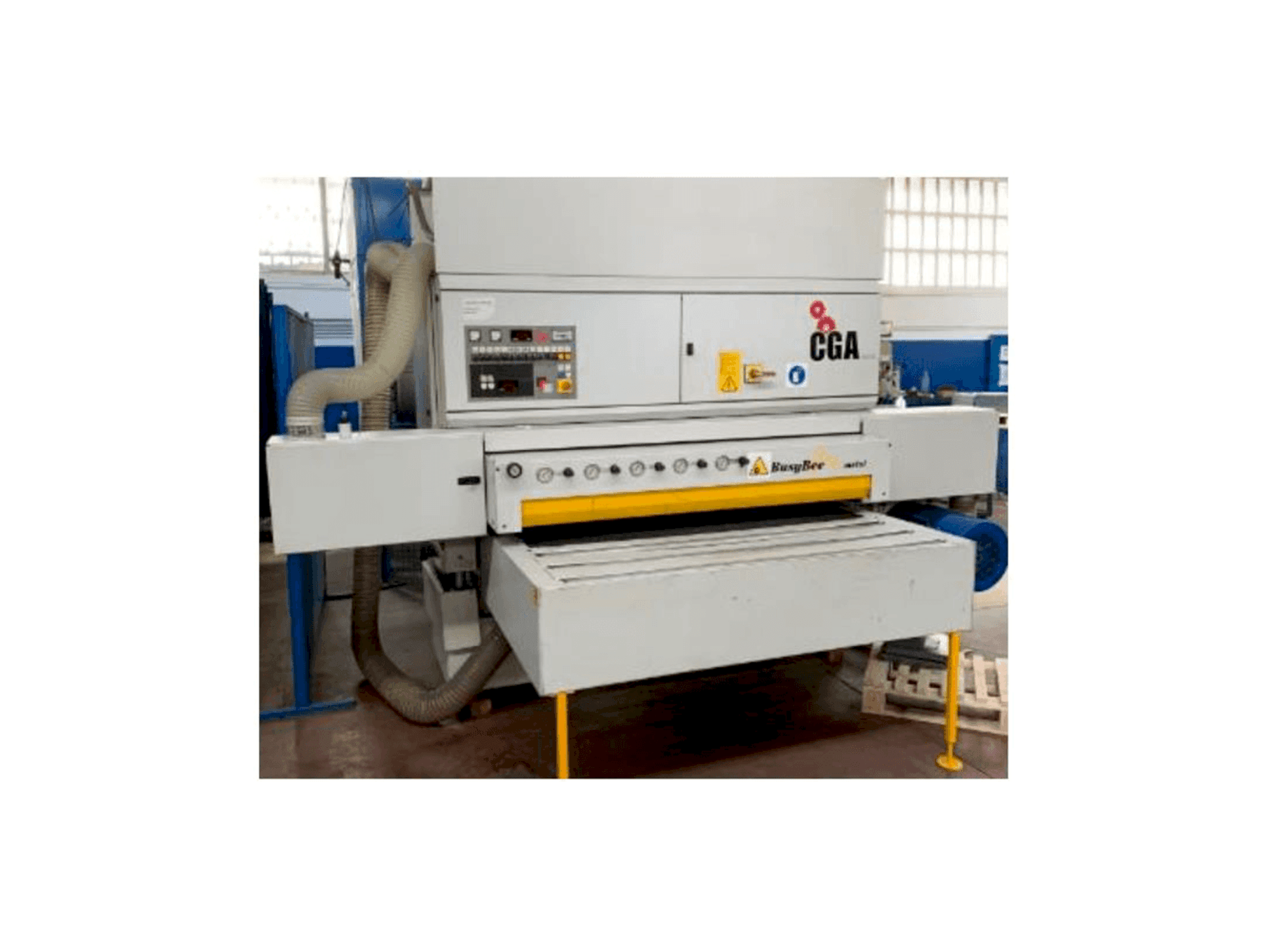 Vista frontal de la máquina CGA BUSY BEE 1600/33-2020