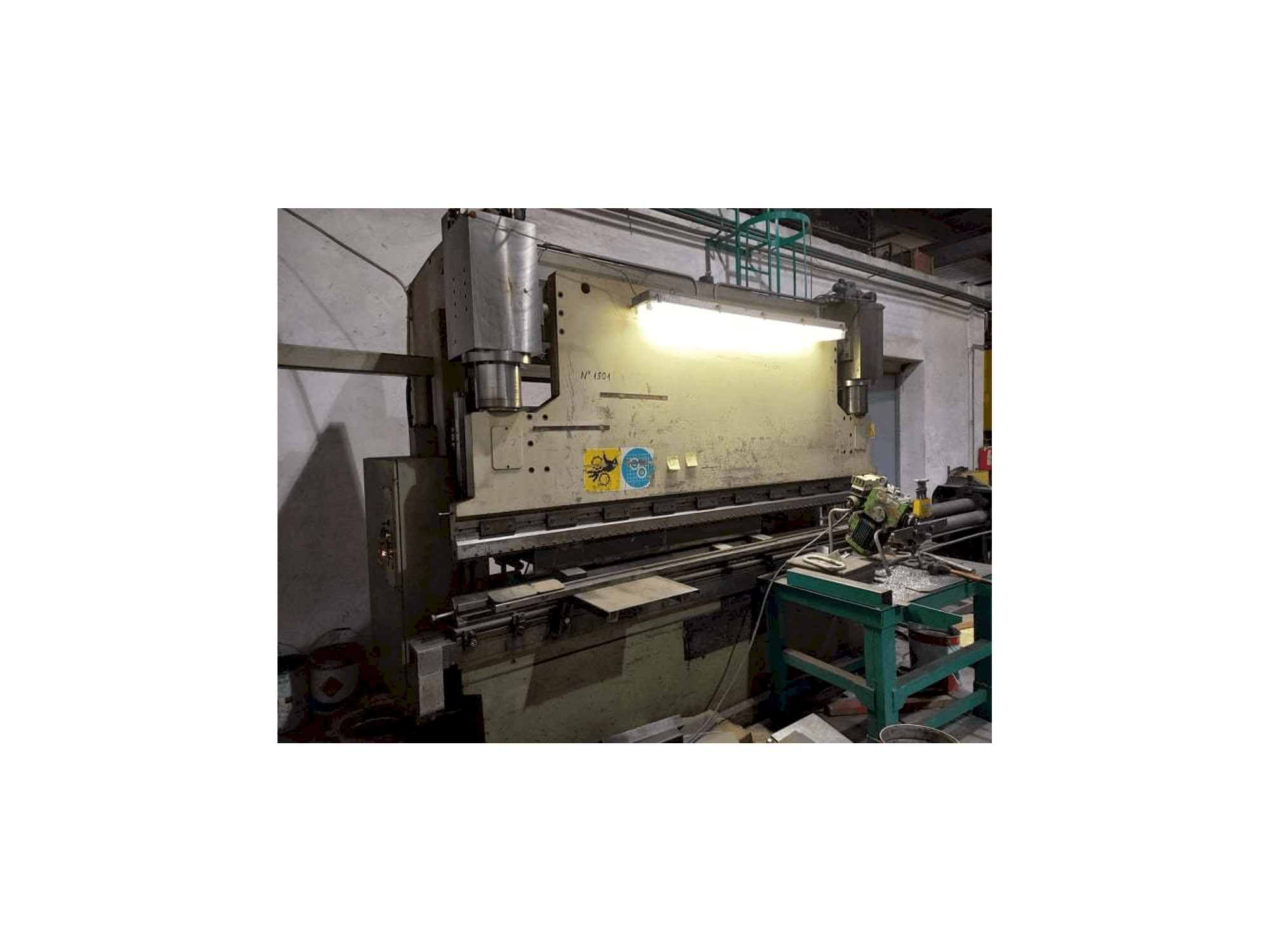 Vista frontal de la máquina DONEWELL HP3B