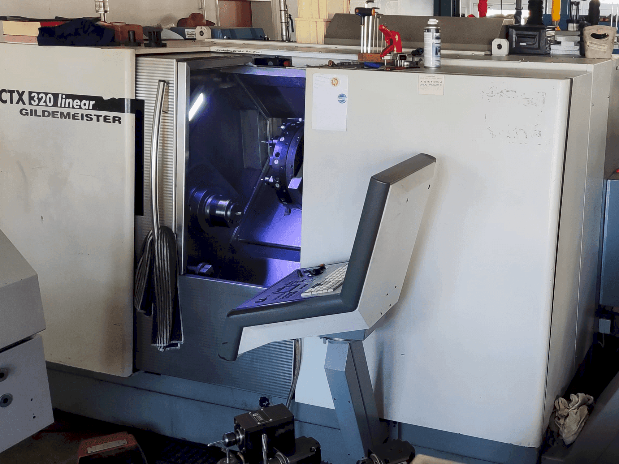 Vista frontal de la máquina DMG GILDEMEISTER CTX 320 linear V3