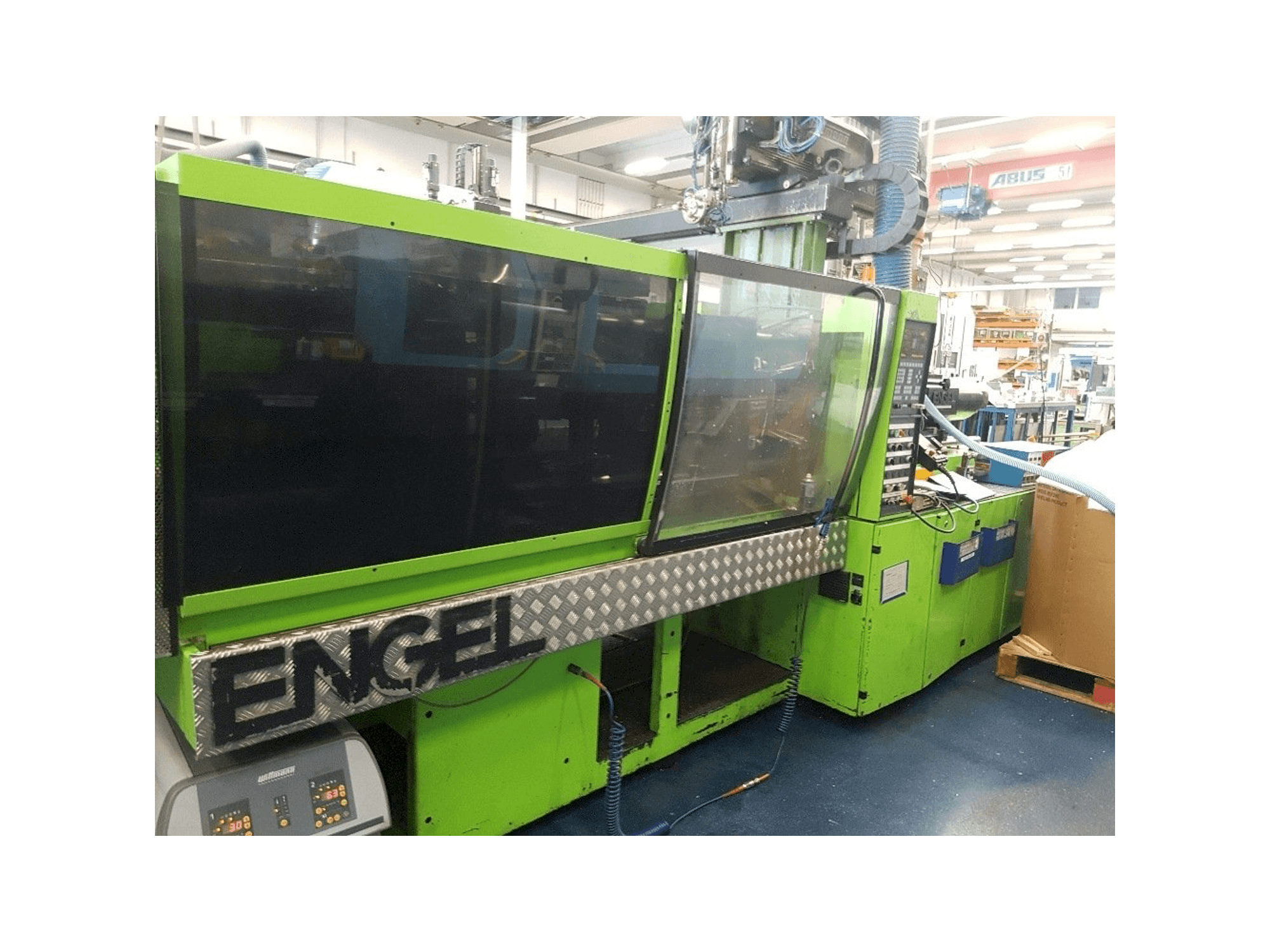 Vista frontal de la máquina ENGEL ES 600/145 ST