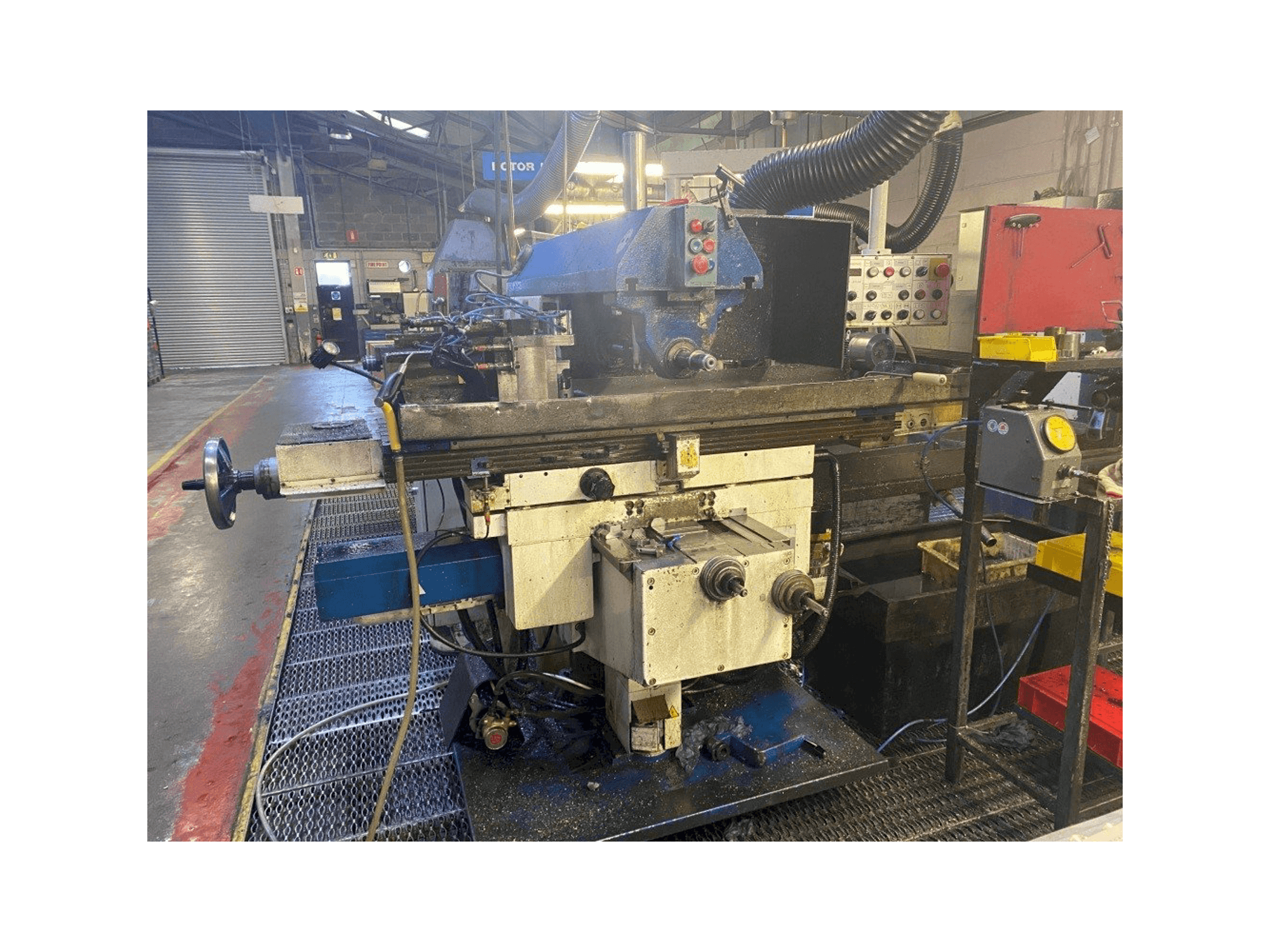 Vista frontal de la máquina TOS Olomouc FG U32