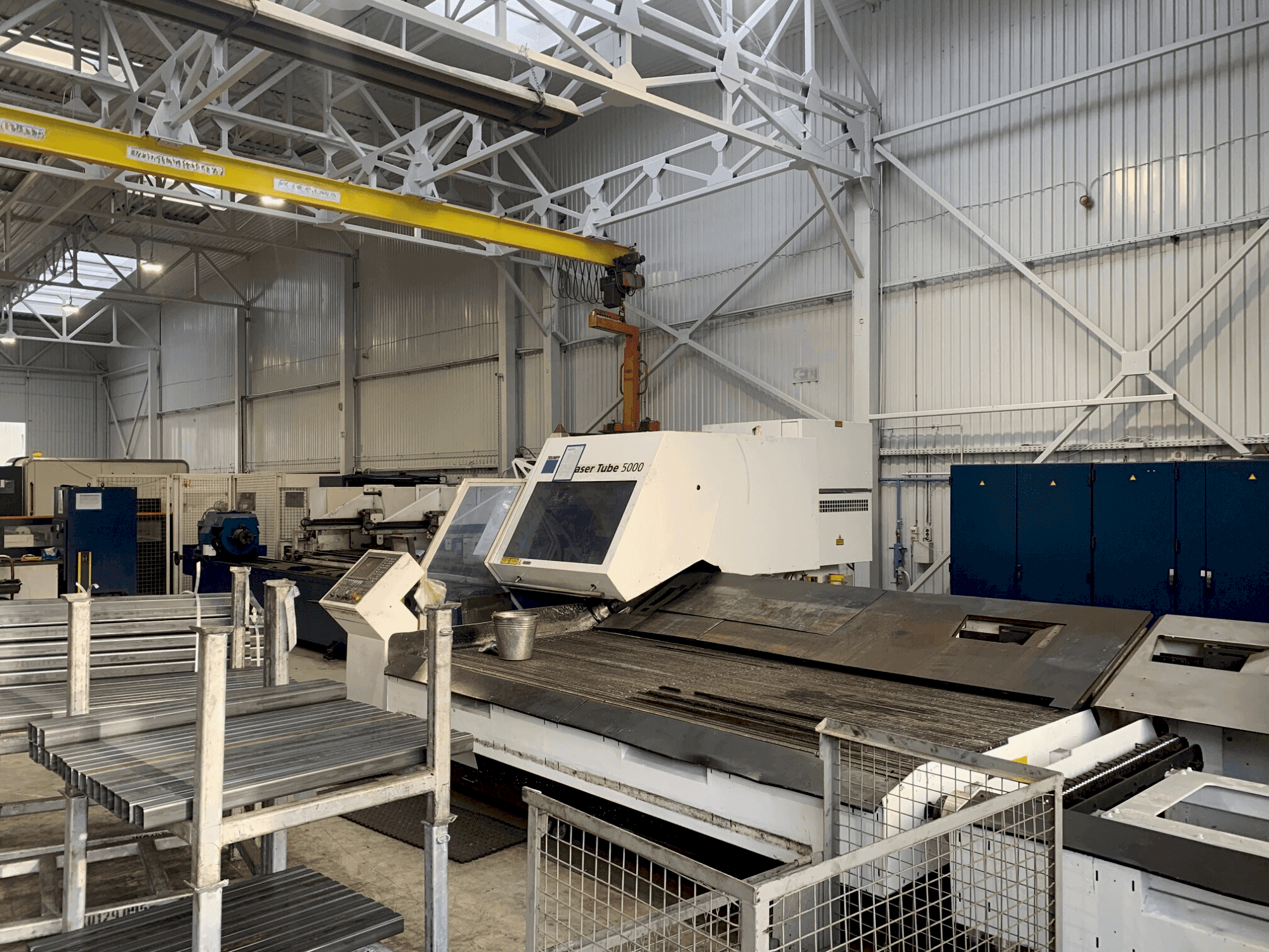 Vista frontal de la máquina TRUMPF TruLaser Tube 5000