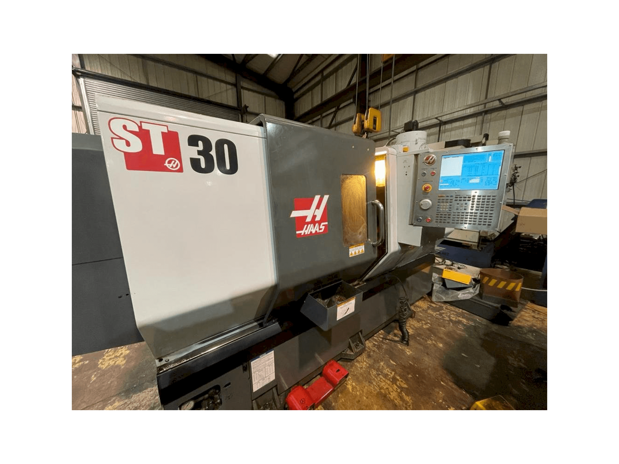 Vista frontal de la máquina HAAS ST-30