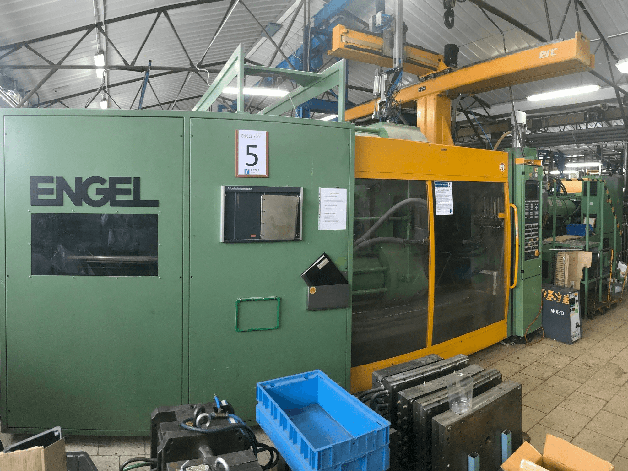 Vista frontal de la máquina ENGEL ES 2550/700 DUO